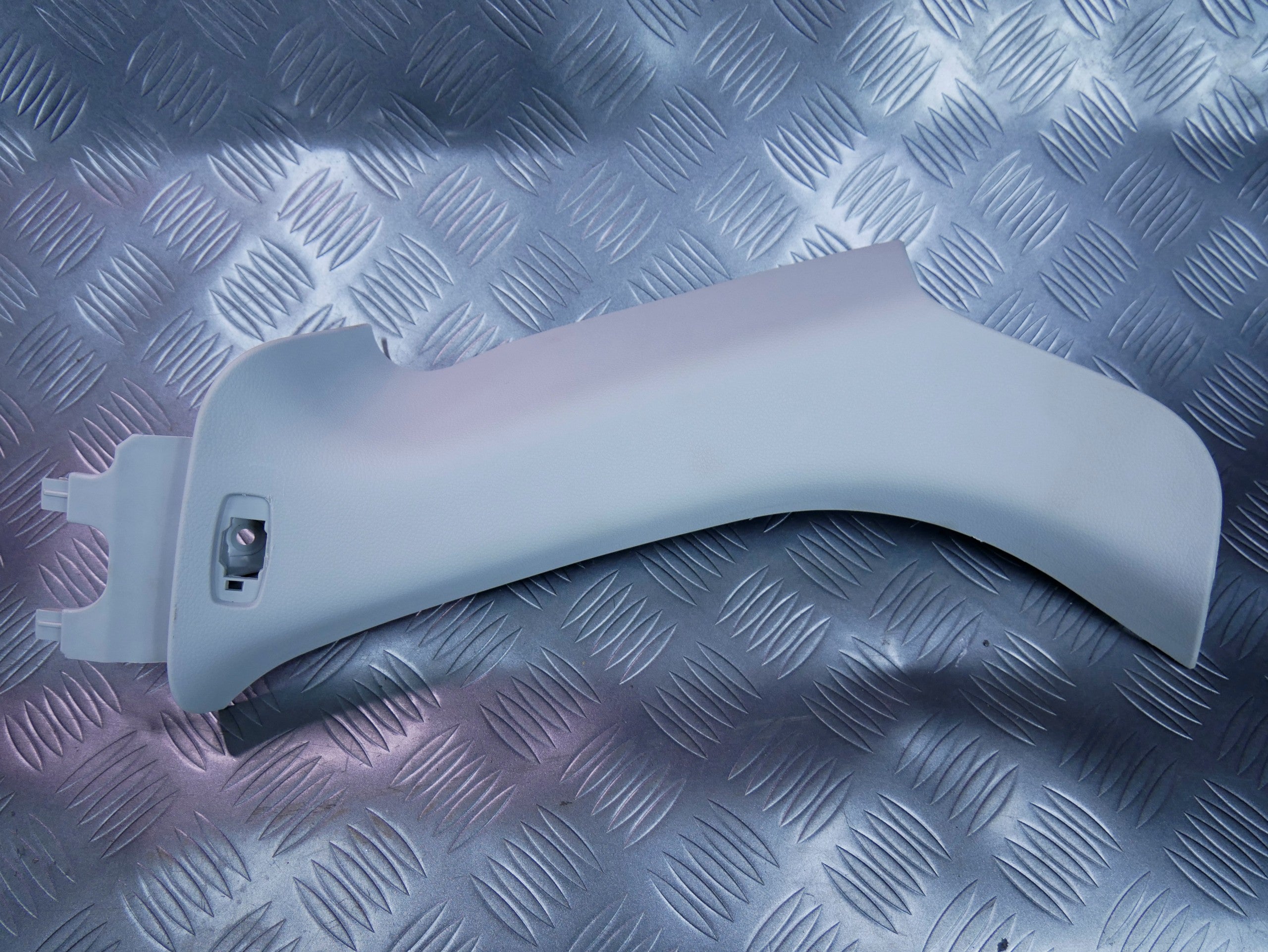 Osłona słupka tył tylna prawa 5J9867288A SKODA FABIA II KOMBI