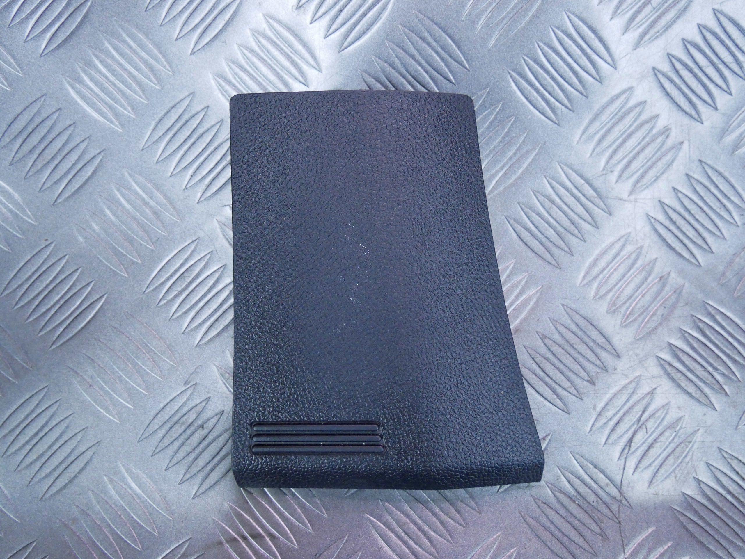 Osłona przegroda boczku bagażnika prawa 5J6867146 SKODA FABIA II