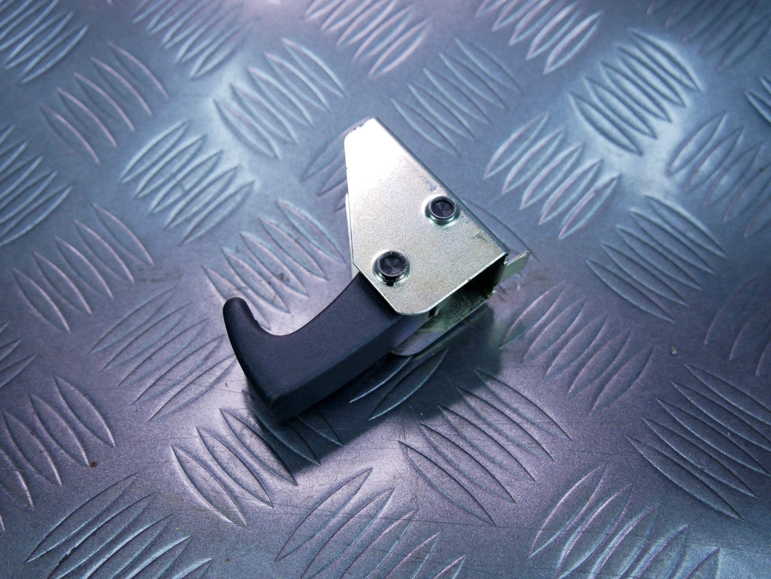 Uchwyt zaczep bagażnika 1Z9867615D SKODA FABIA II