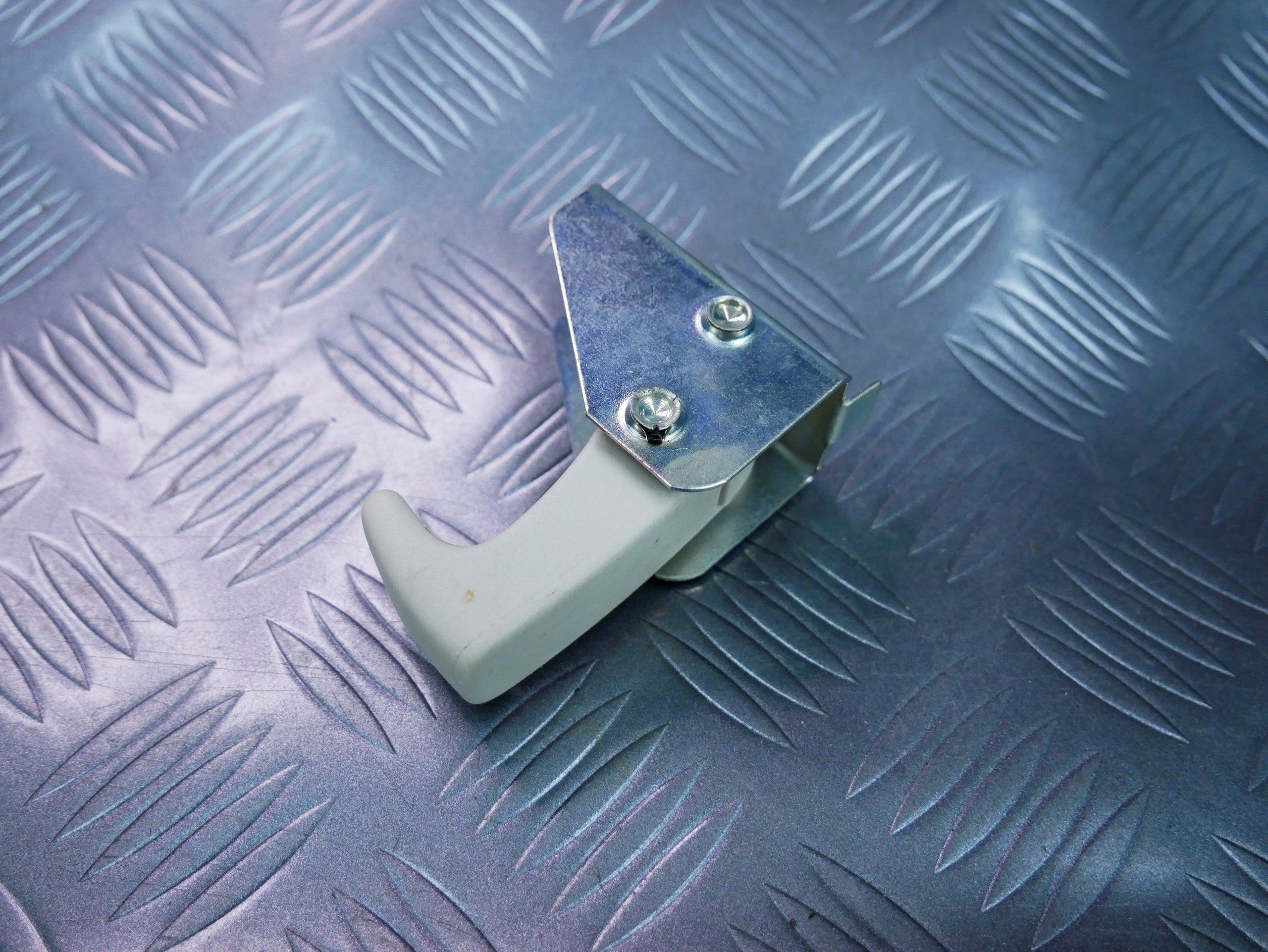 Uchwyt zaczep bagażnika 1Z9867615D SKODA FABIA II