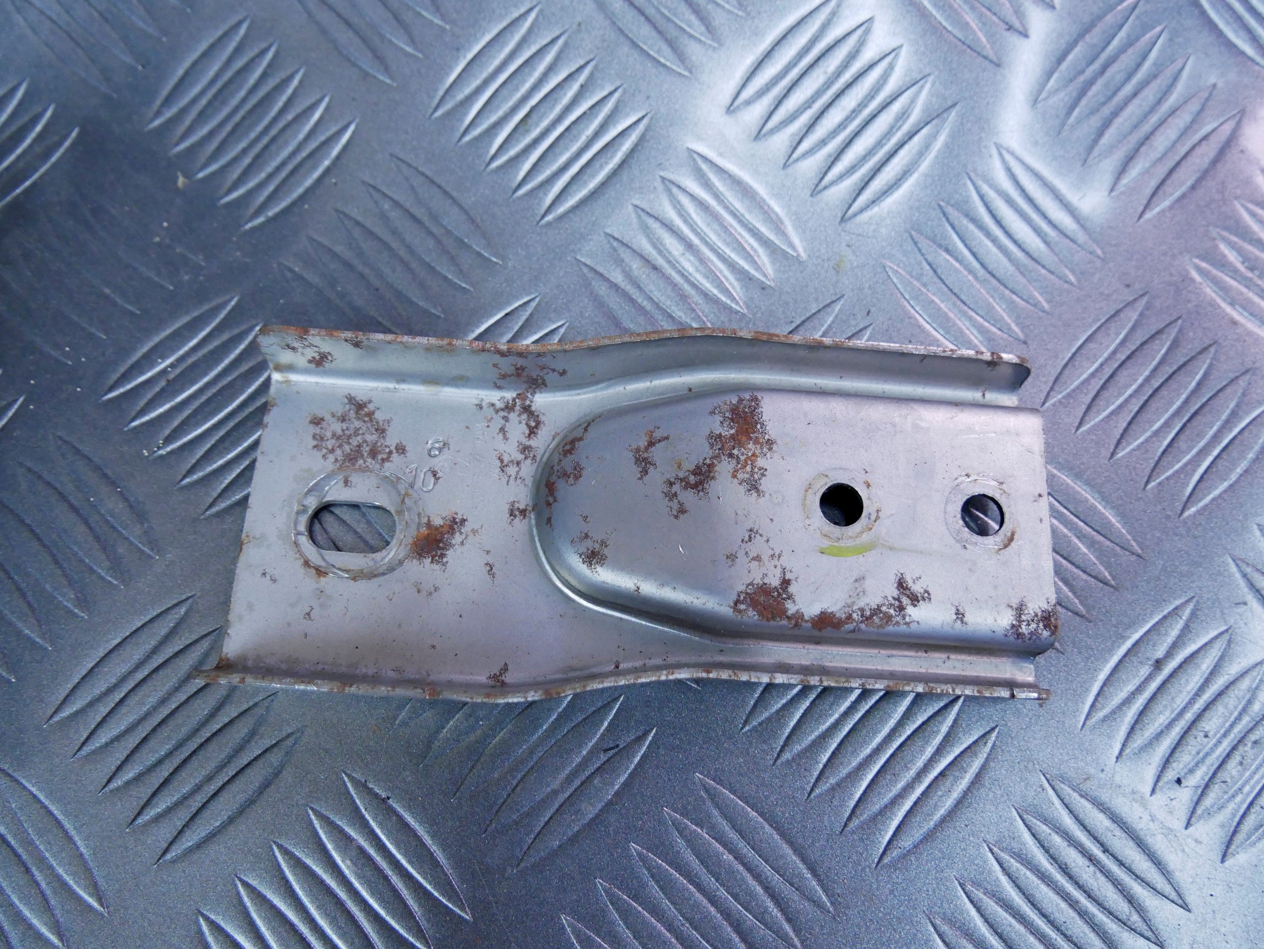 Wspornik mocowanie konsoli 5J1857193 SKODA FABIA II