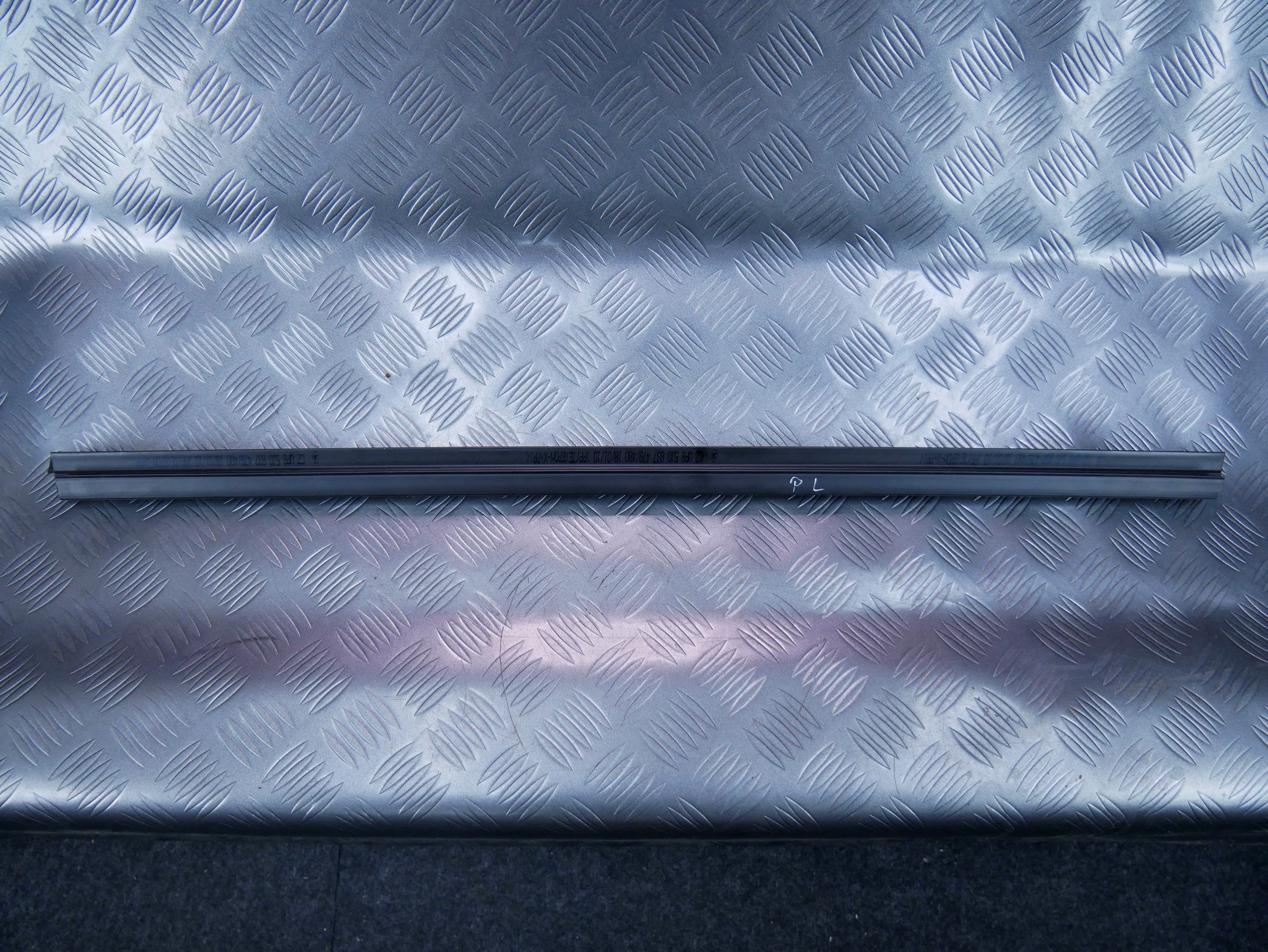 Zgarniacz przód lewy prawy 5J0837479 5J0837480 SKODA FABIA II