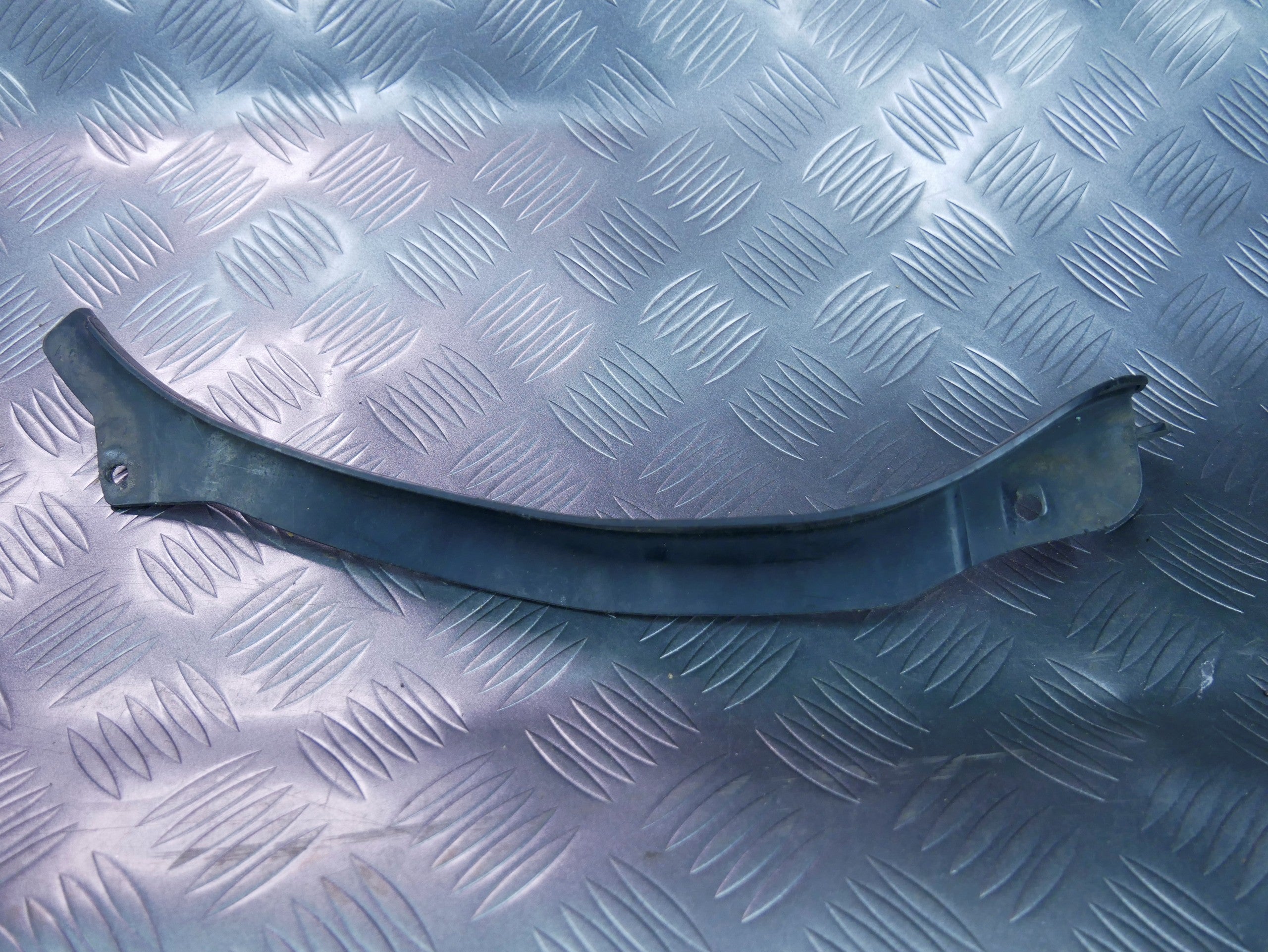 Listwa spoiler nadkola przód prawy 5J0853888 SKODA FABIA II