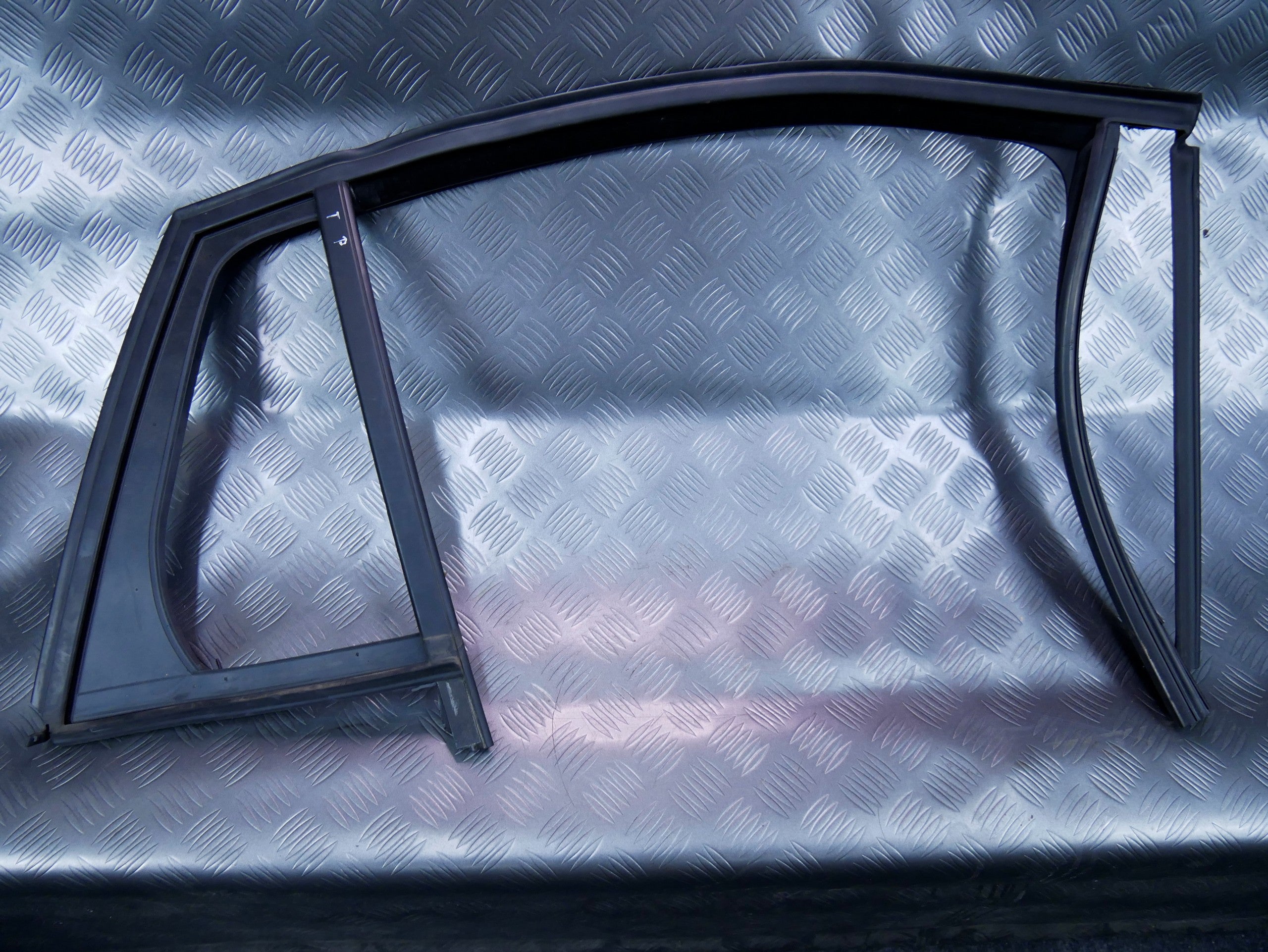 Uszczelka ramki drzwi tył prawa 5J9845210 SKODA FABIA II KOMBI