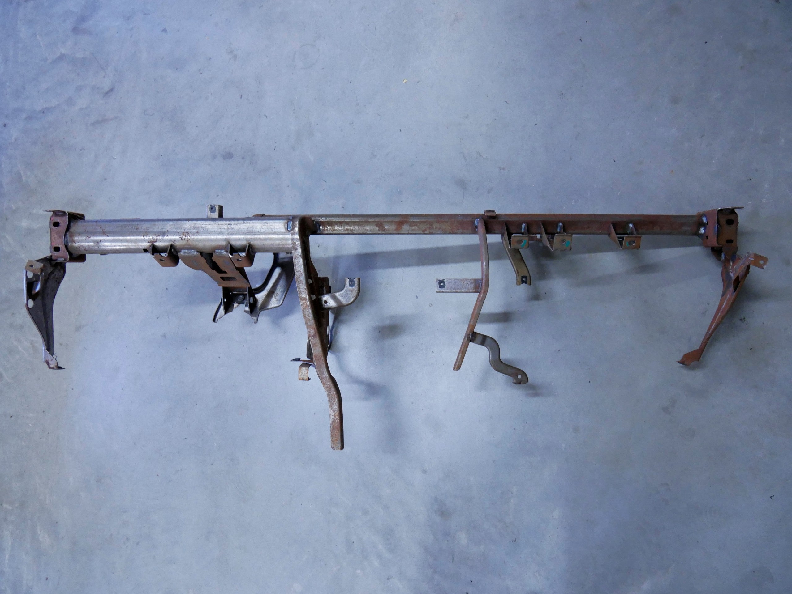 Belka stelaż konsoli 5J1858045K SKODA FABIA II