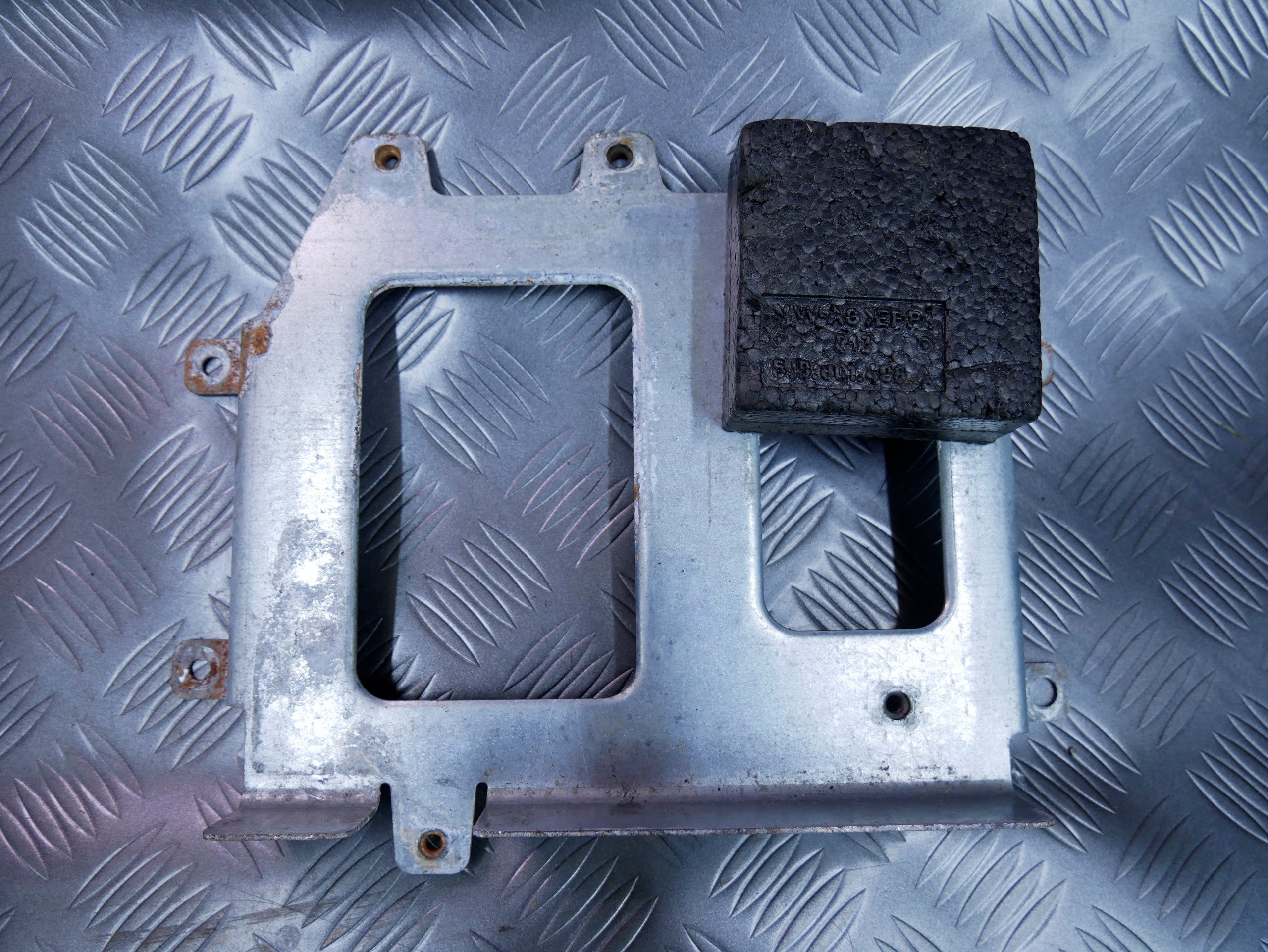 Uchwyt mocowanie sterownika 5J0801408A SKODA FABIA II