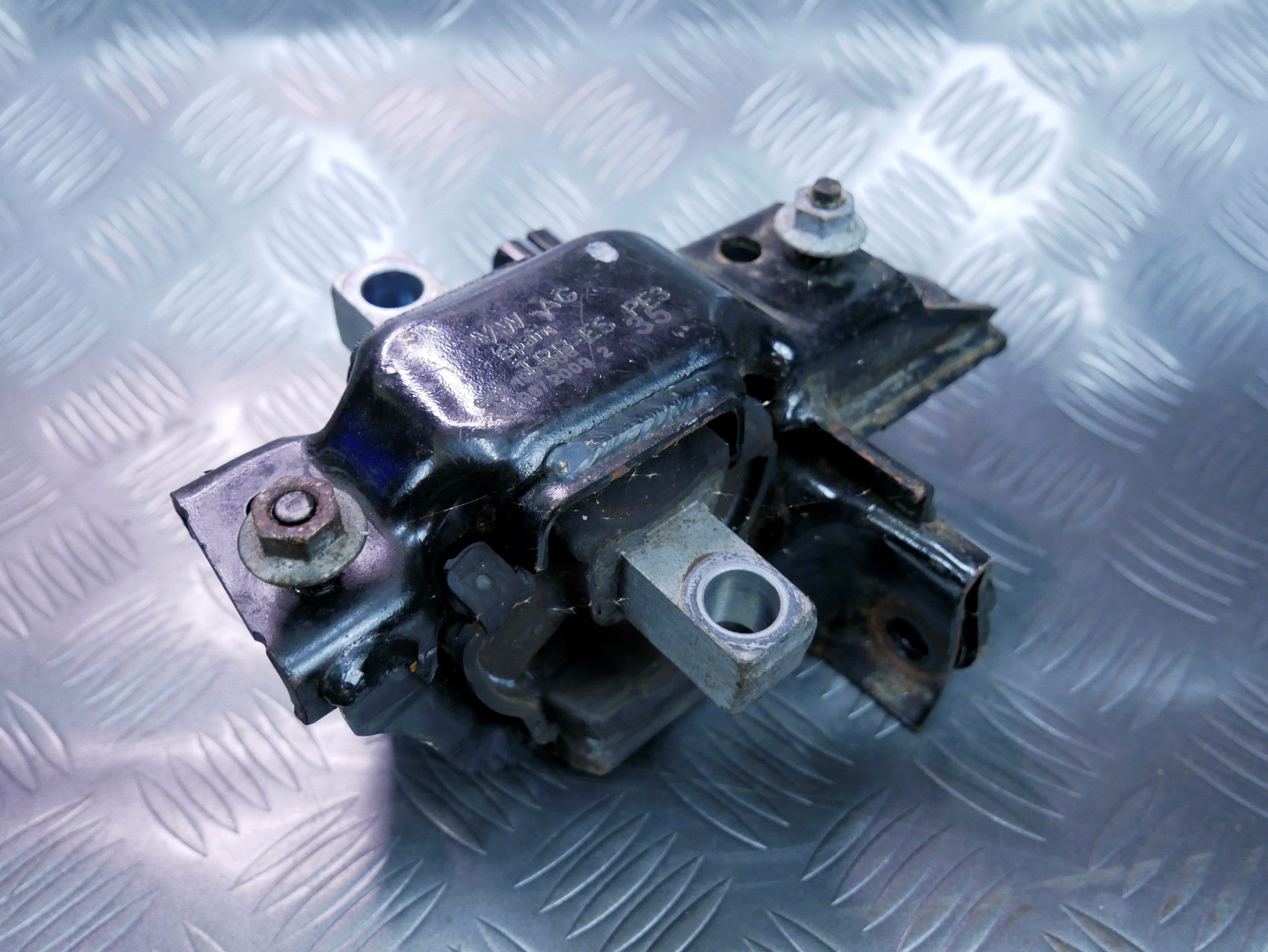 Łapa poduszka skrzyni 6R0199555 SKODA FABIA II 1.2 TDI