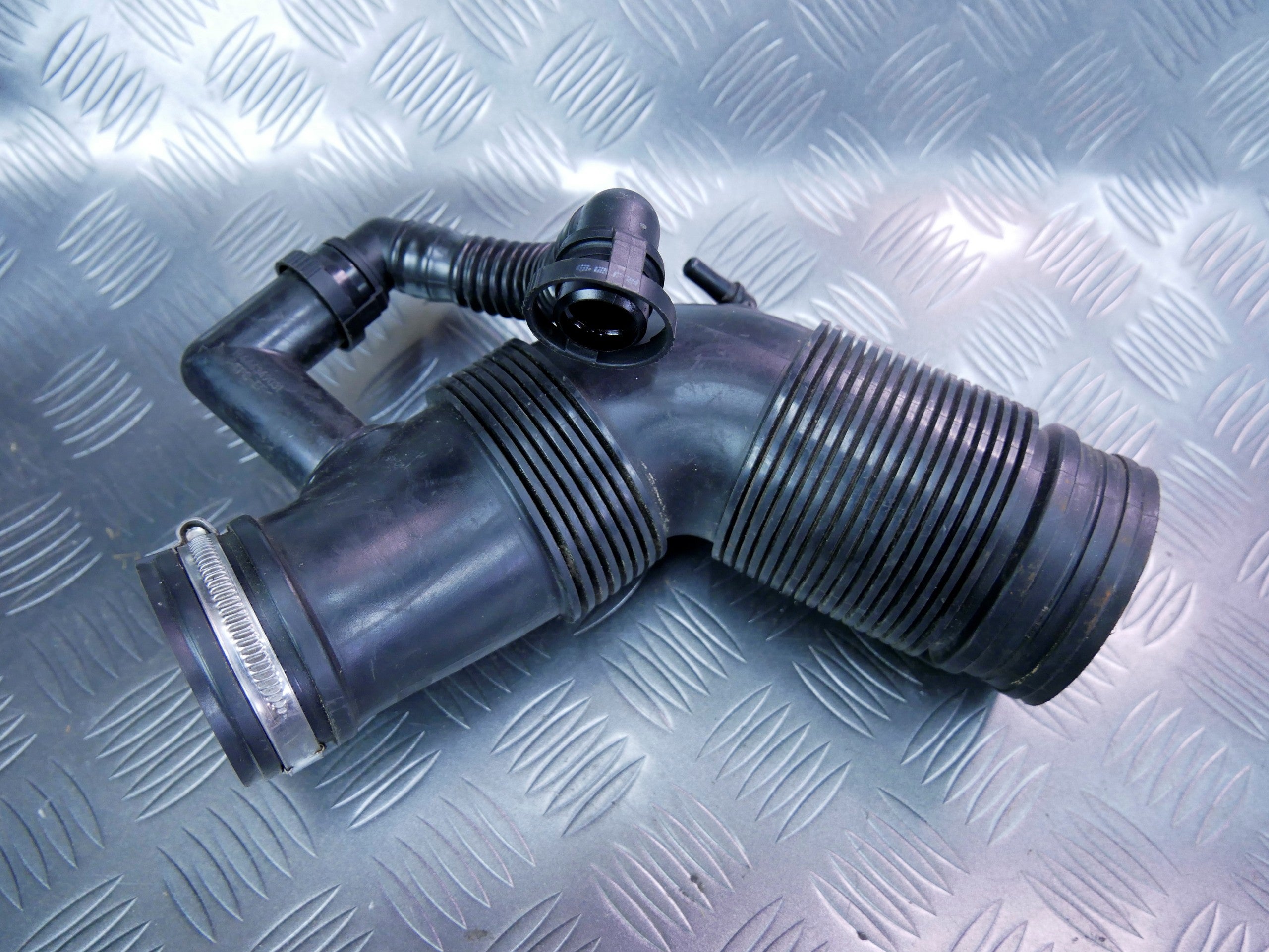 Rura powietrza 6R0129654C SKODA FABIA II 1.2 TDI