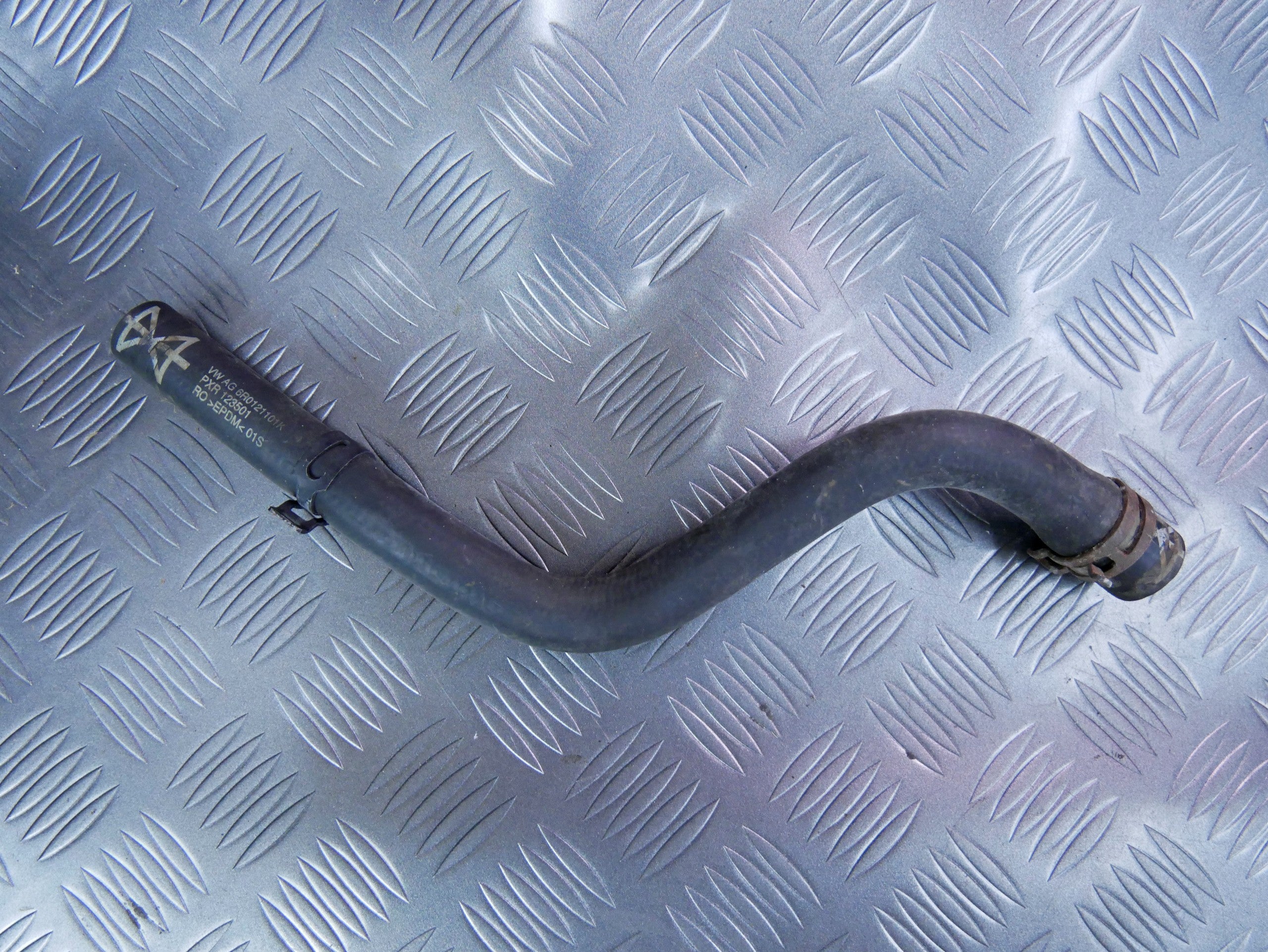 Rura wąż wody 6R0121101K SKODA FABIA II 1.2 TDI