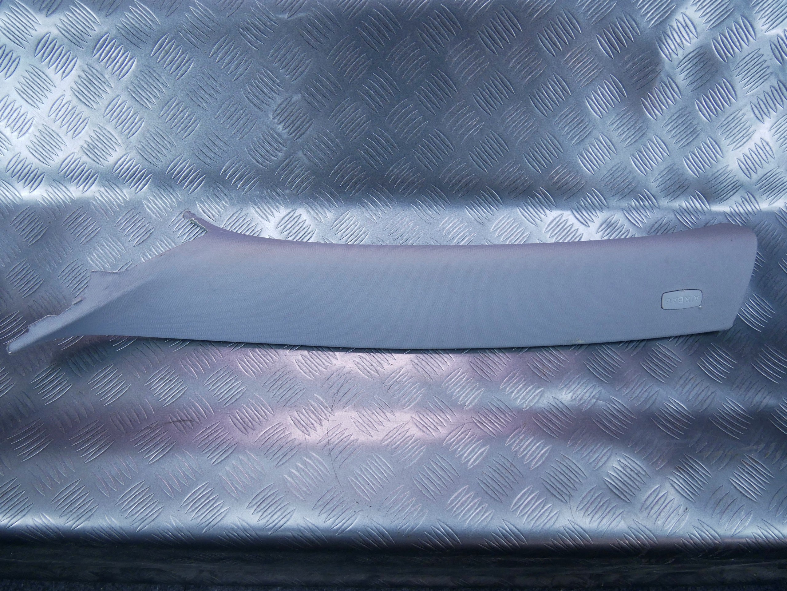 Osłona poszycie słupka przód lewe 7L6867233 VW TOUAREG 7L