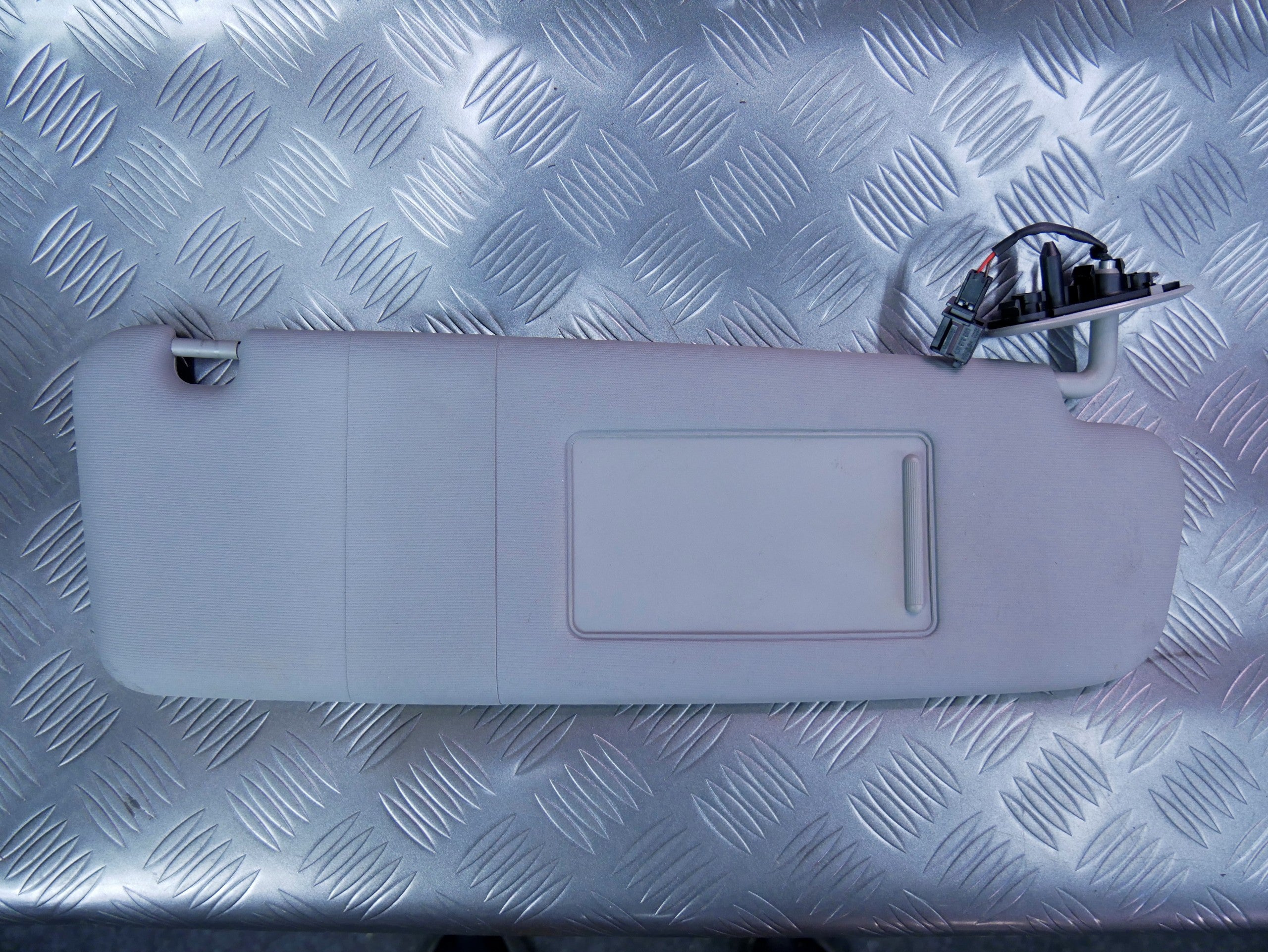 Osłona przeciwsłoneczna prawa 7L6857552BS VW TOUAREG 7L