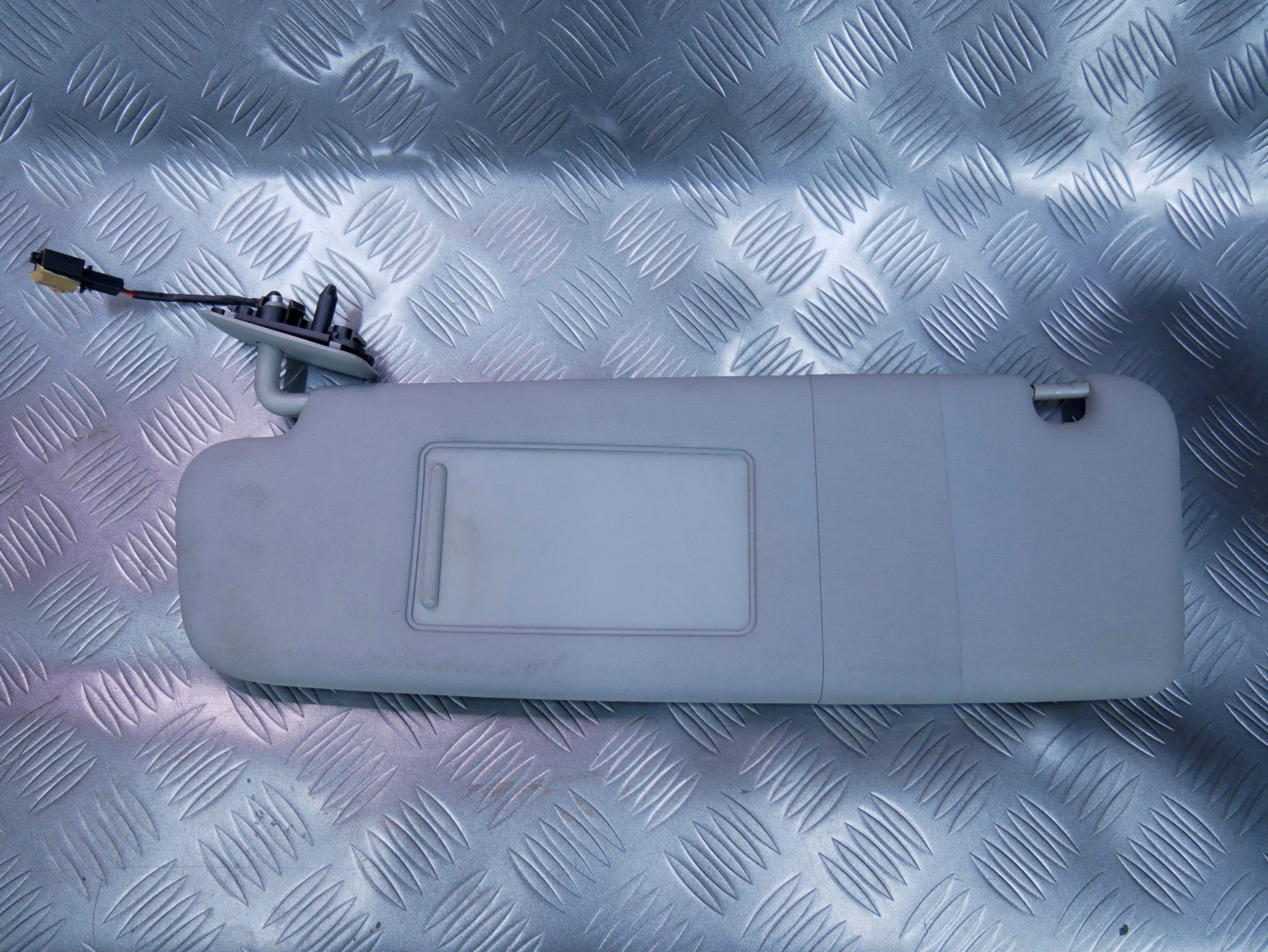 Osłona przeciwsłoneczna lewa 7L6857551BS VW TOUAREG 7L