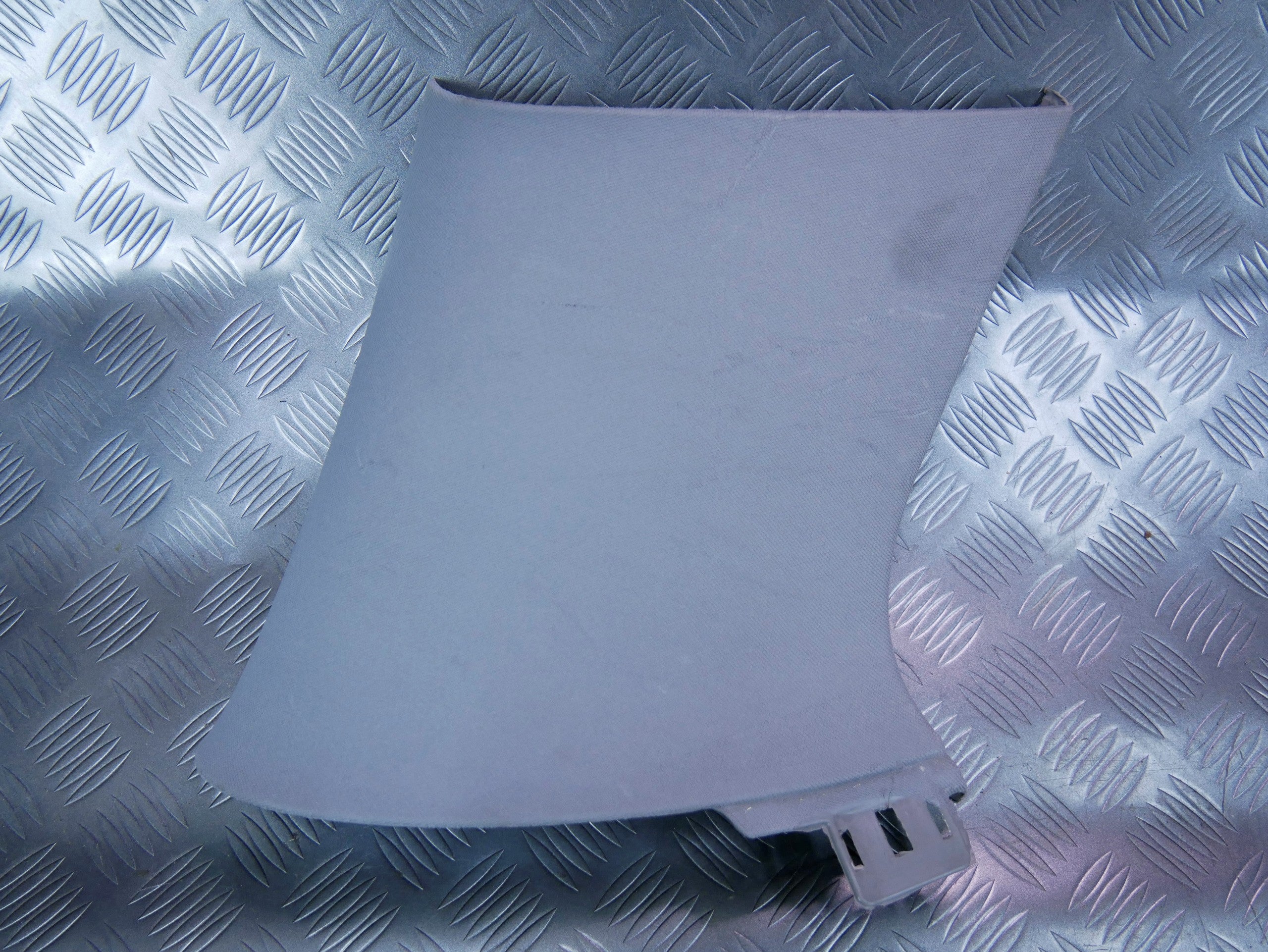 Osłona poszycie słupka tył lewe 7L6867245 VW TOUAREG 7L