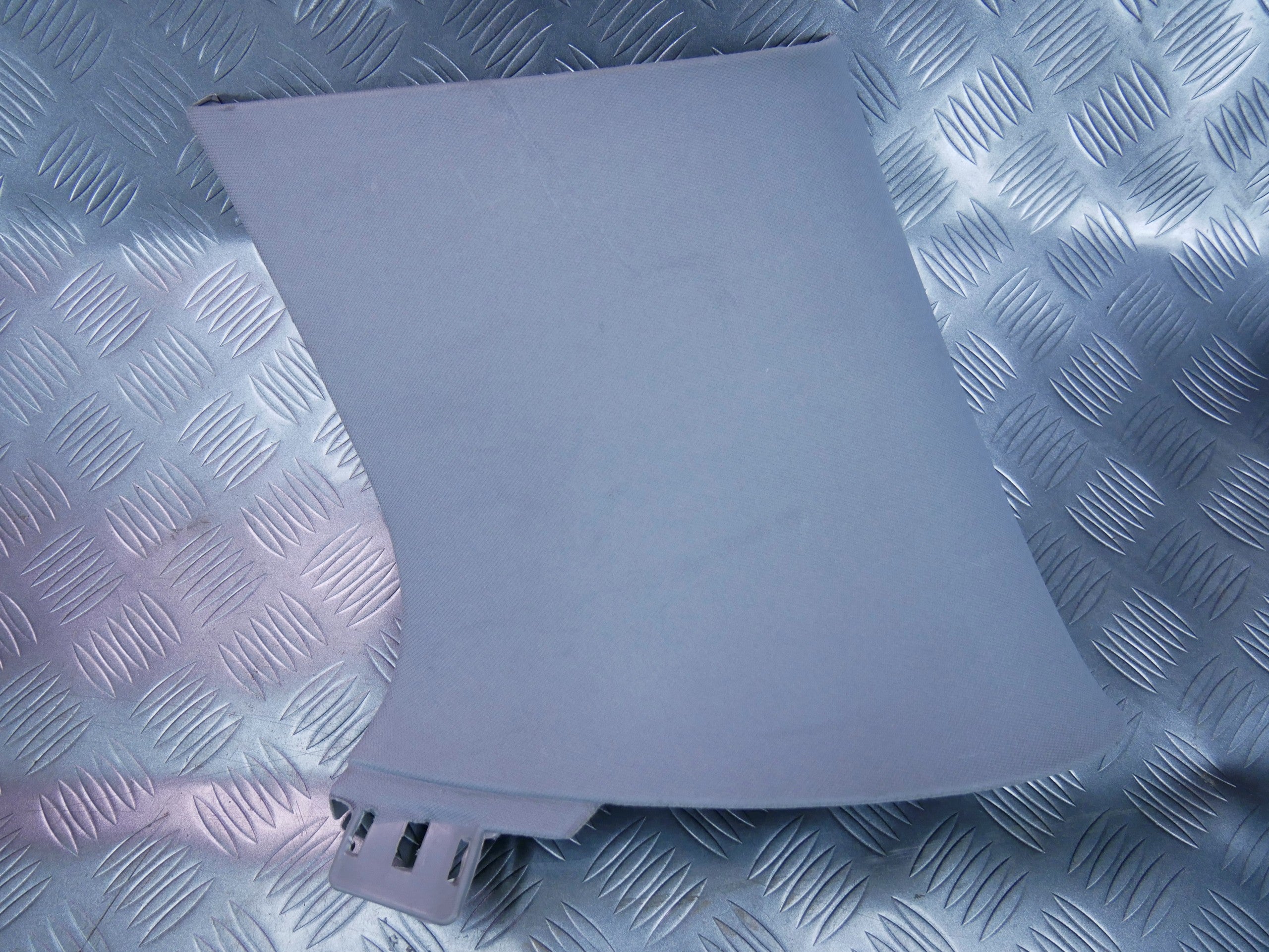 Osłona poszycie słupka tył prawe 7L6867246 VW TOUAREG 7L