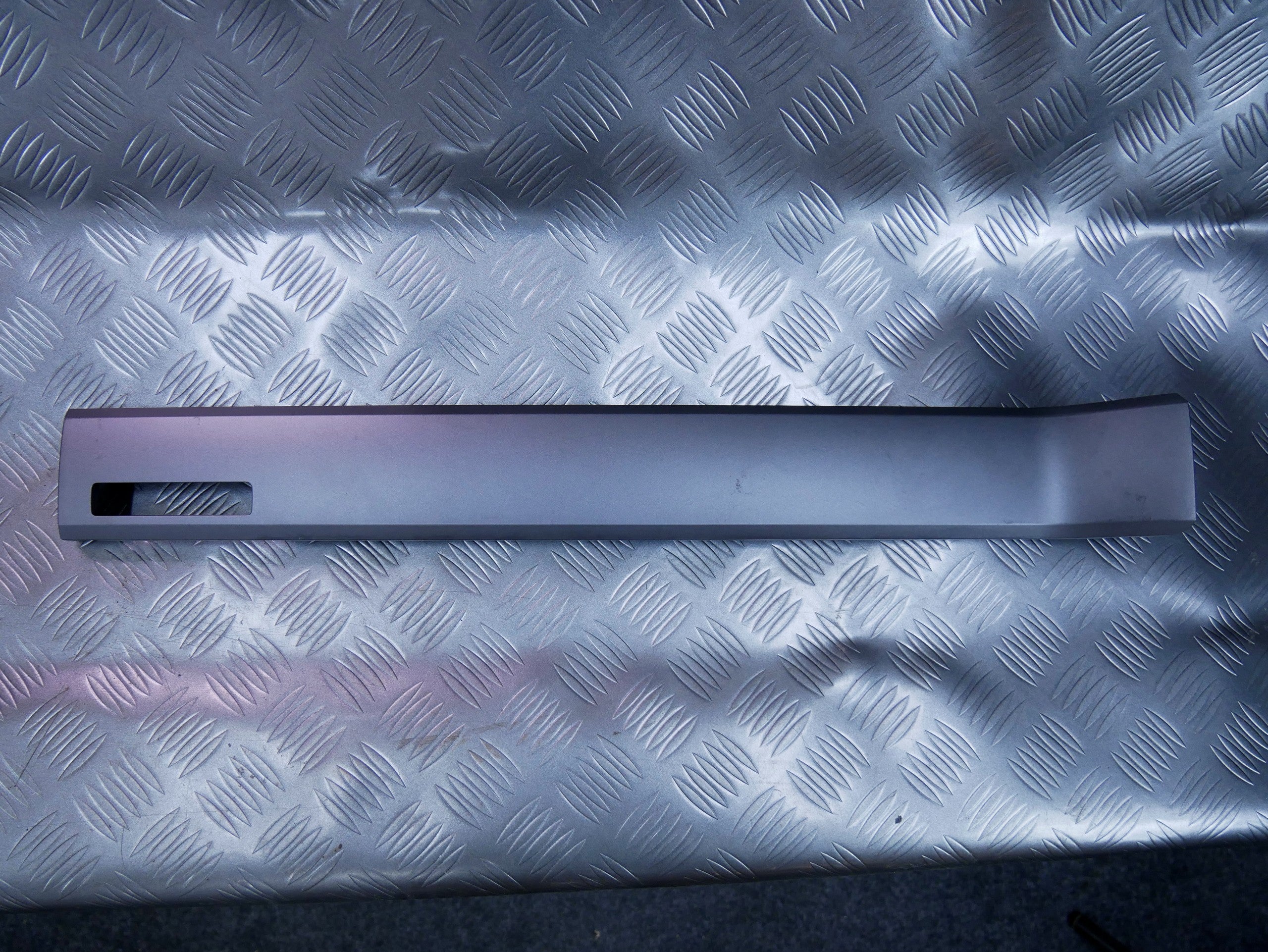 Listwa dekoracyjna dekor konsoli prawy 7L6857226K VW TOUAREG 7L