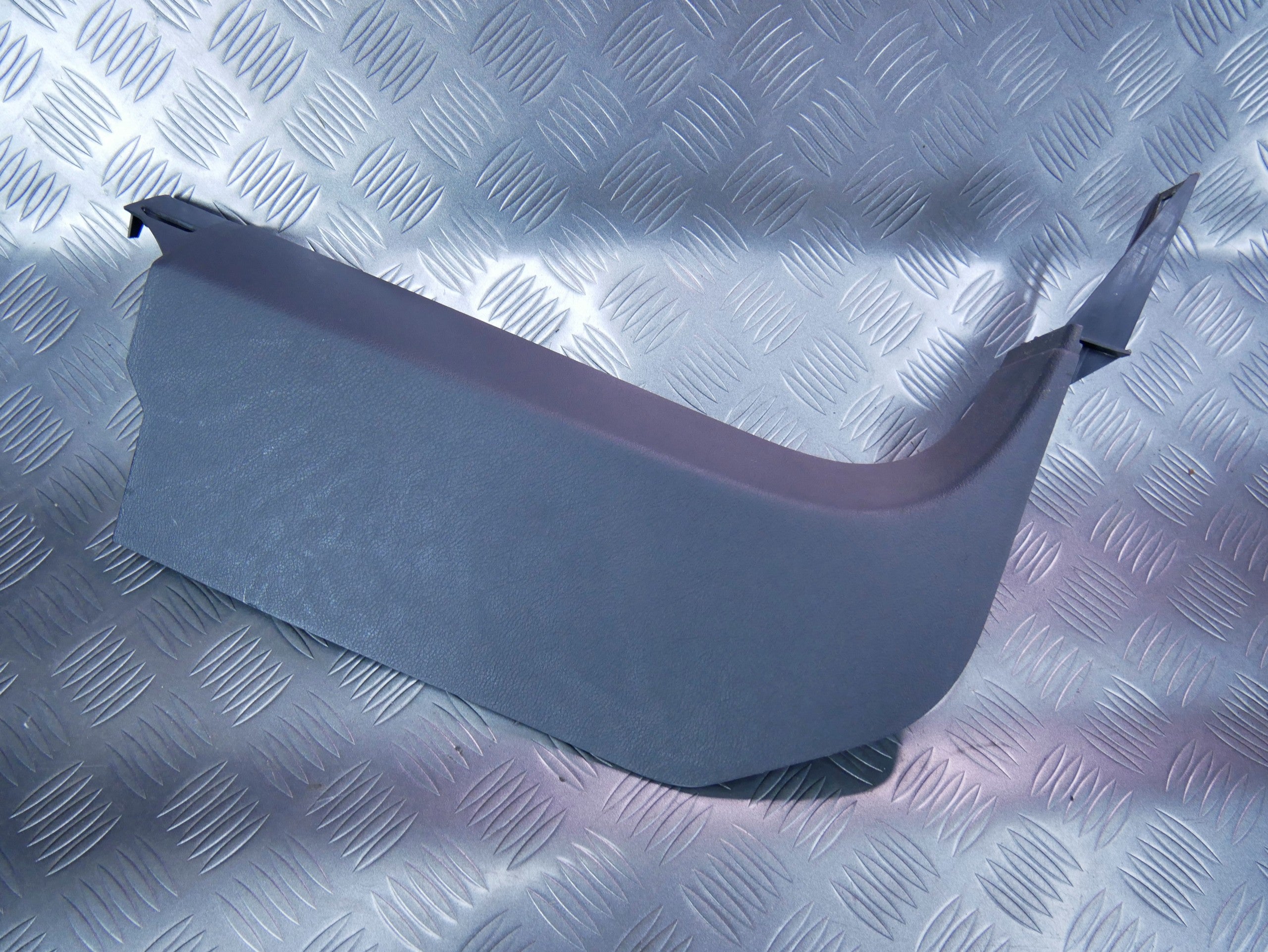 Osłona progu słupka przód prawa 7L0863484F VW TOUAREG 7L