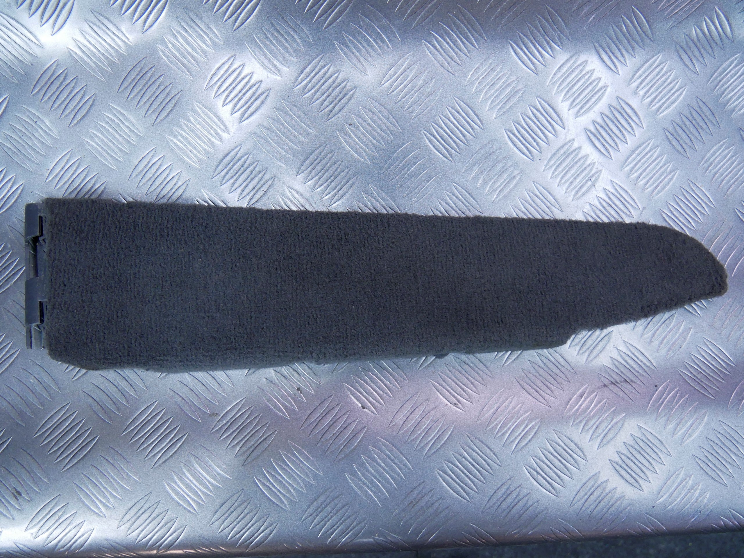 Osłona tapicerka fotela przód prawa 7L0881472 VW TOUAREG 7L