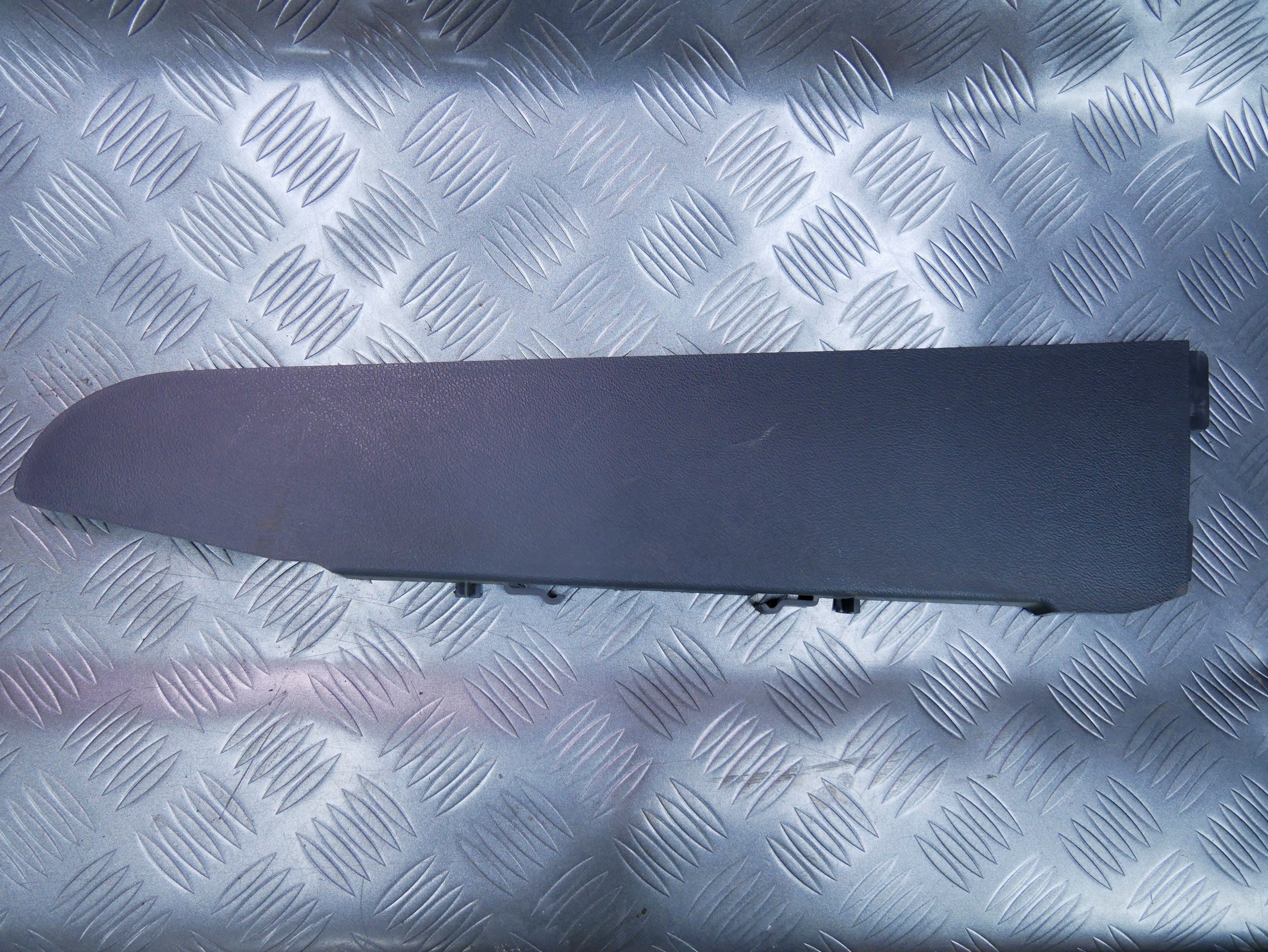 Osłona tapicerka fotela przód lewa 7L0881471 VW TOUAREG 7L