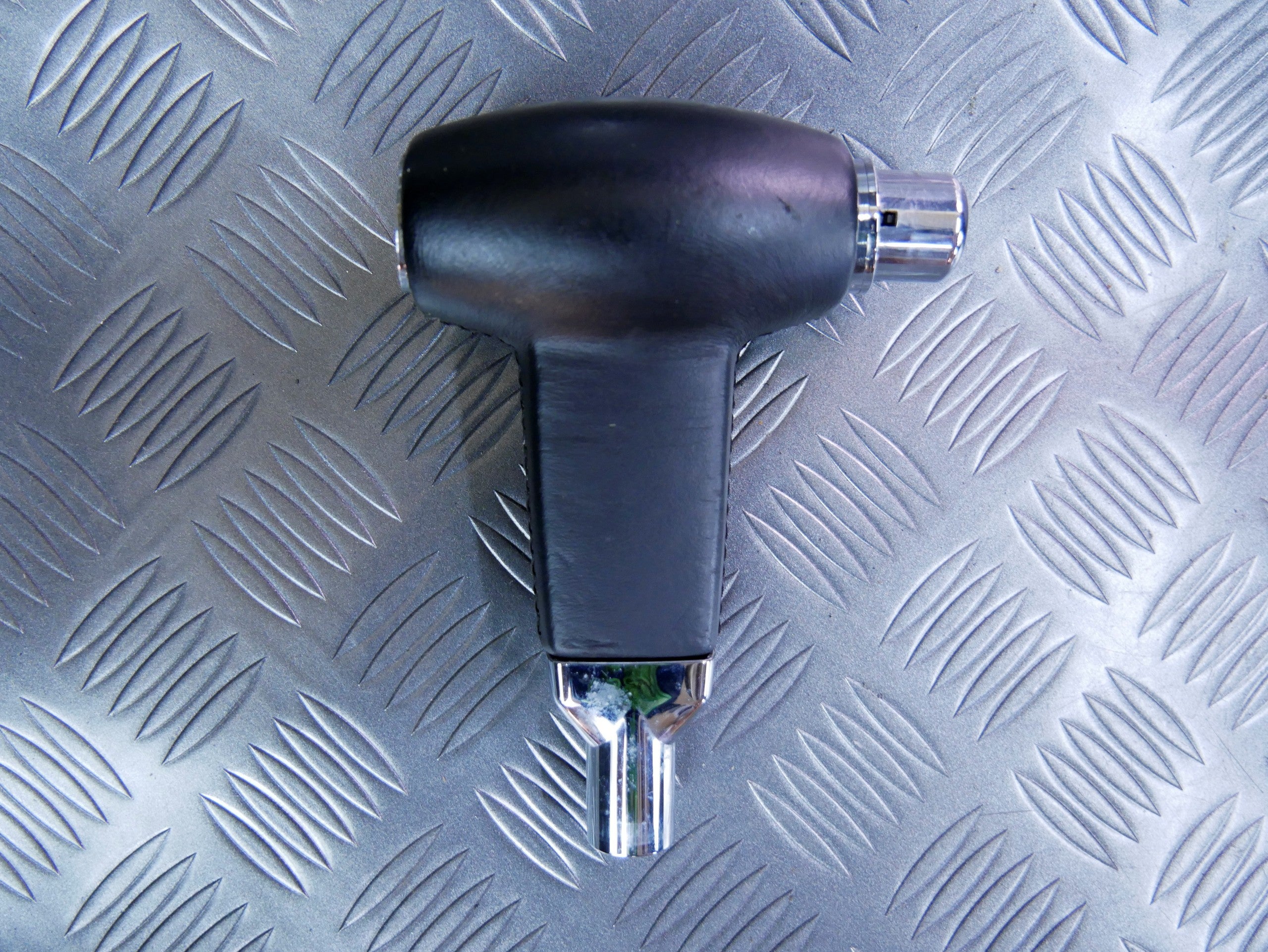 Gałka dźwignia lewarek zmiany biegów 3D1713141A VW TOUAREG 7L