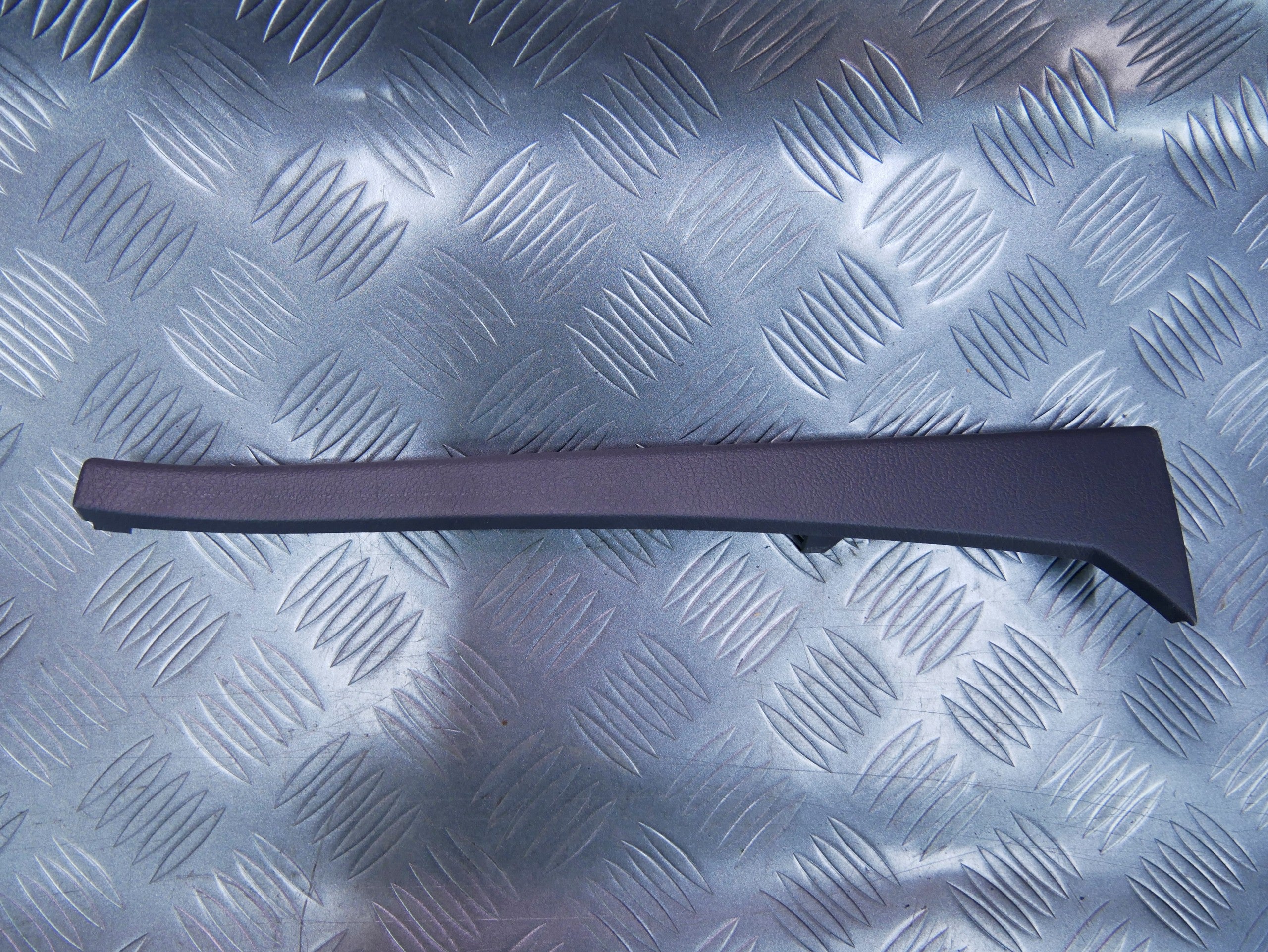 Listwa osłona słupka deski prawa 7L0868240B VW TOUAREG 7L