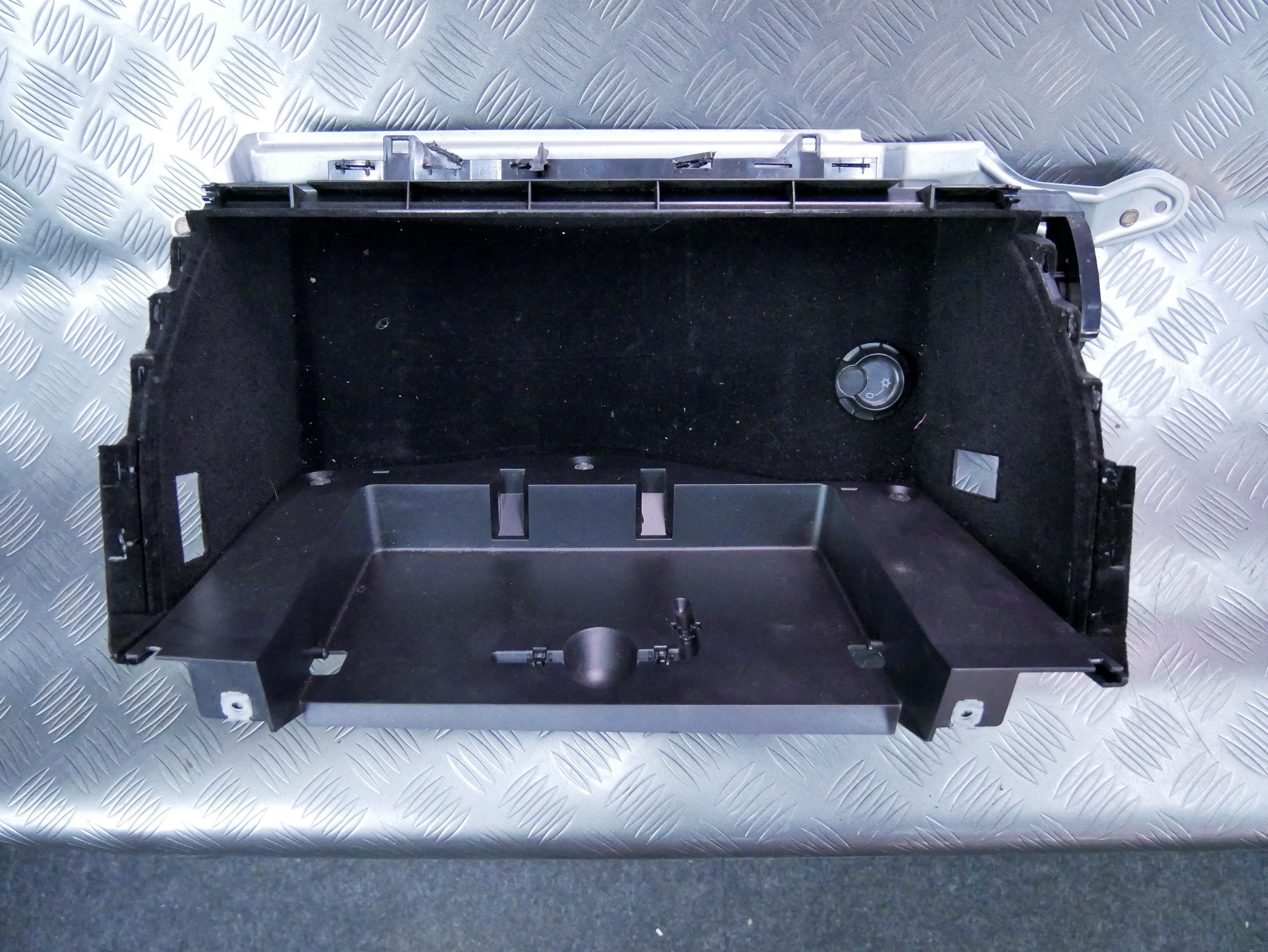 Wnęka schowka VW TOUAREG 7L0