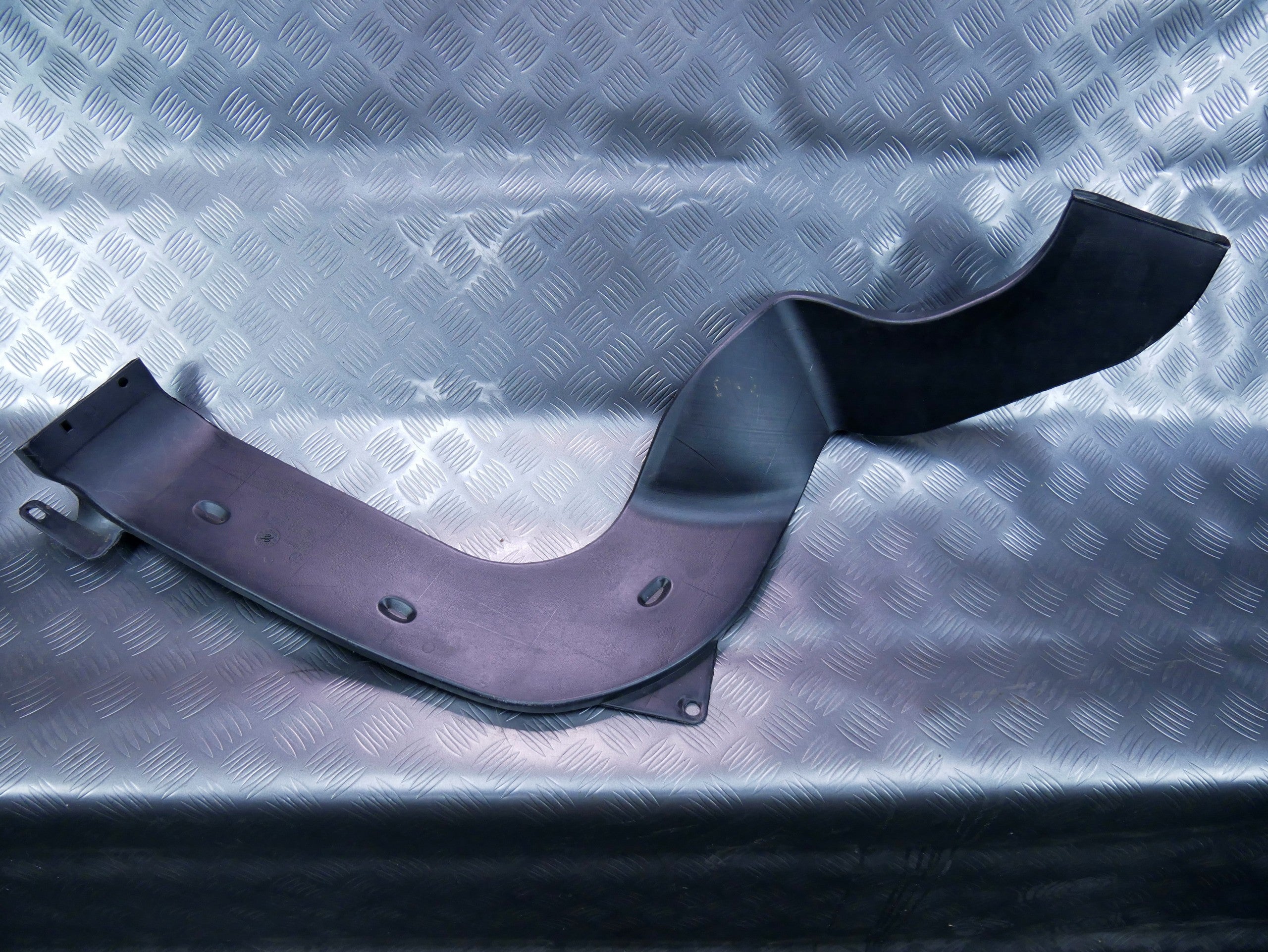 Rura kanał powietrza 7L0819656B VW TOUAREG 7L