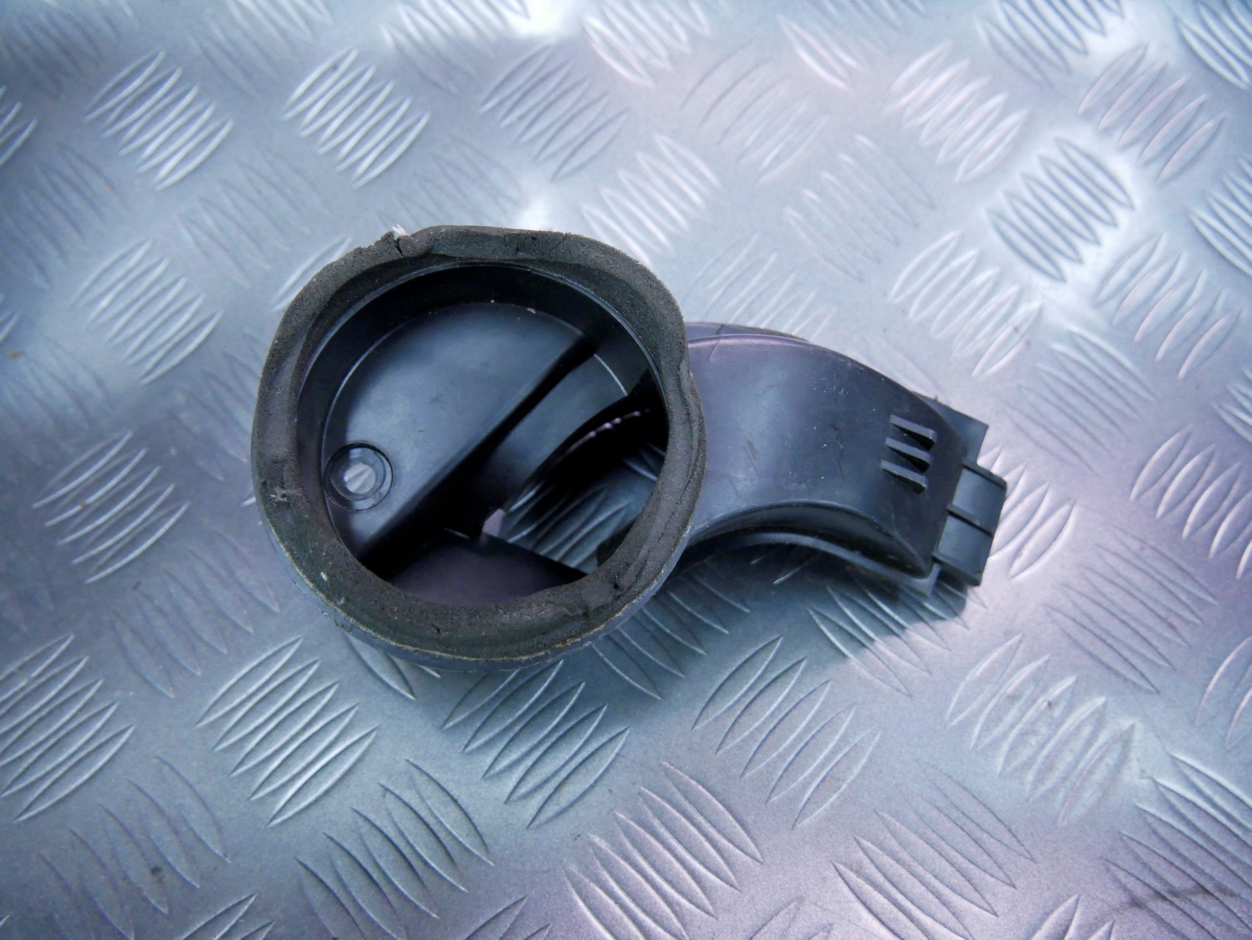 Rura kanał powietrza 7L6819722B VW TOUAREG 7L