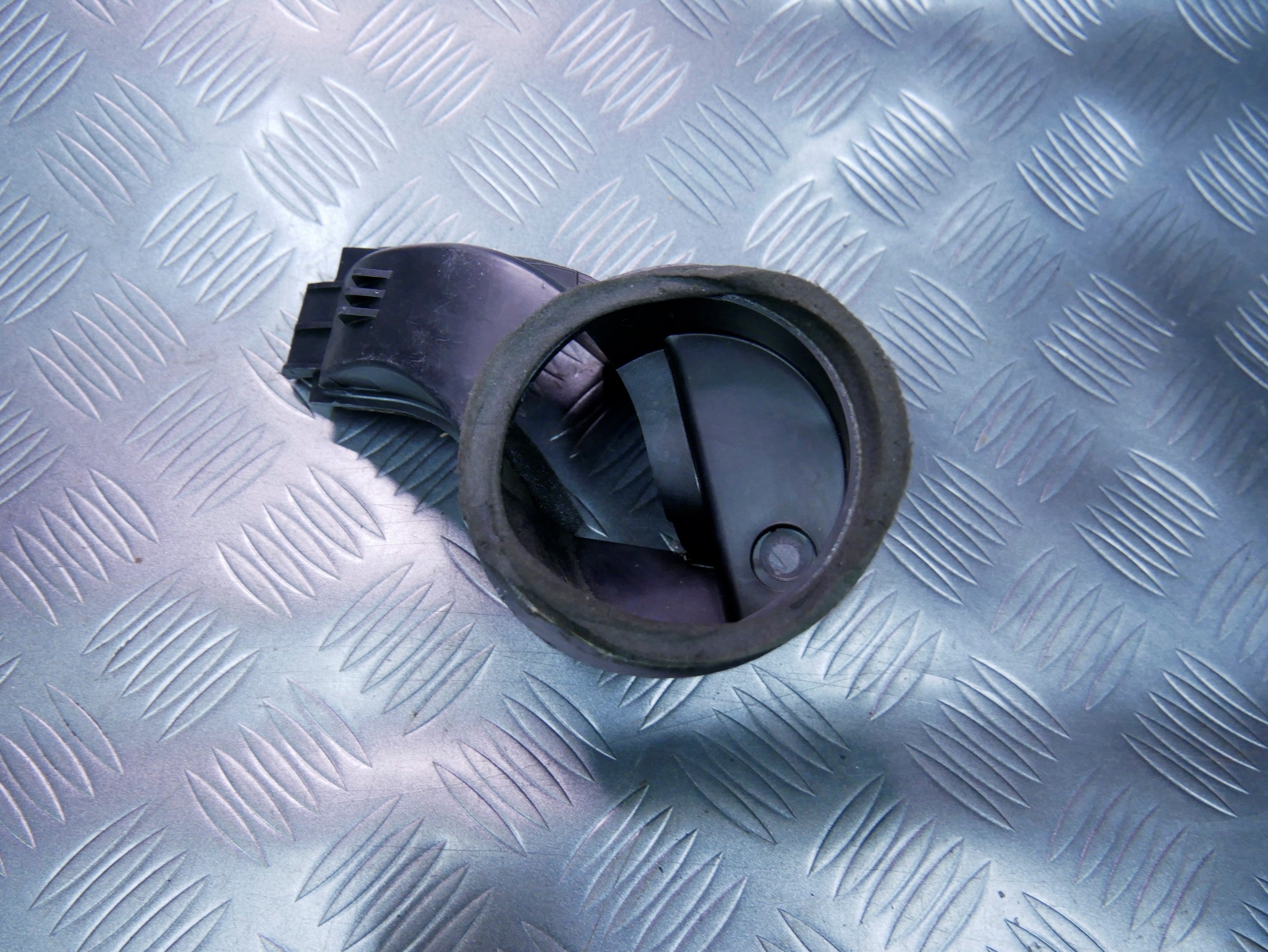 Rura kanał powietrza 7L6819721B VW TOUAREG 7L