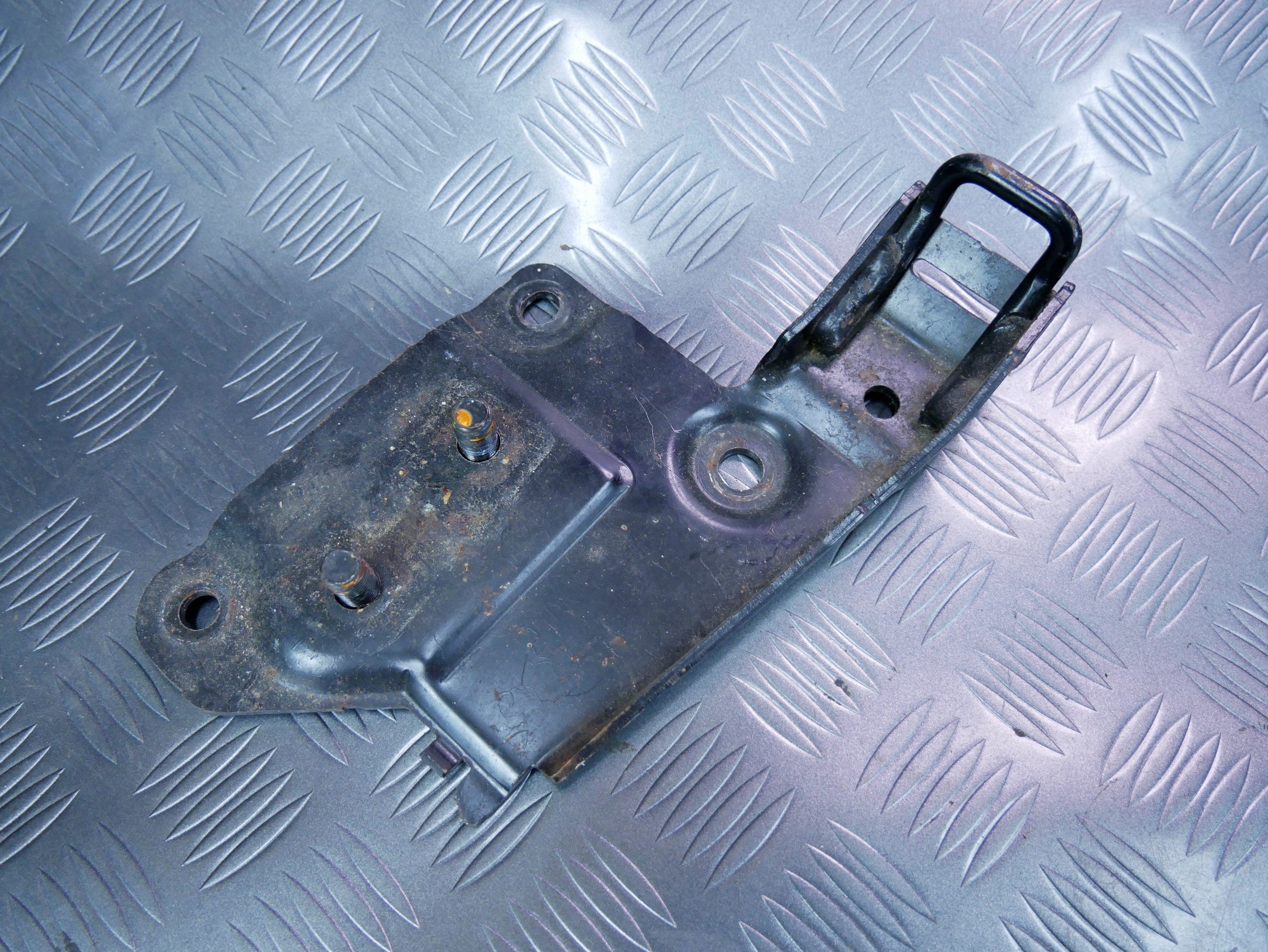 Mocowanie oparcia fotela 7L0886221F VW TOUAREG 7L