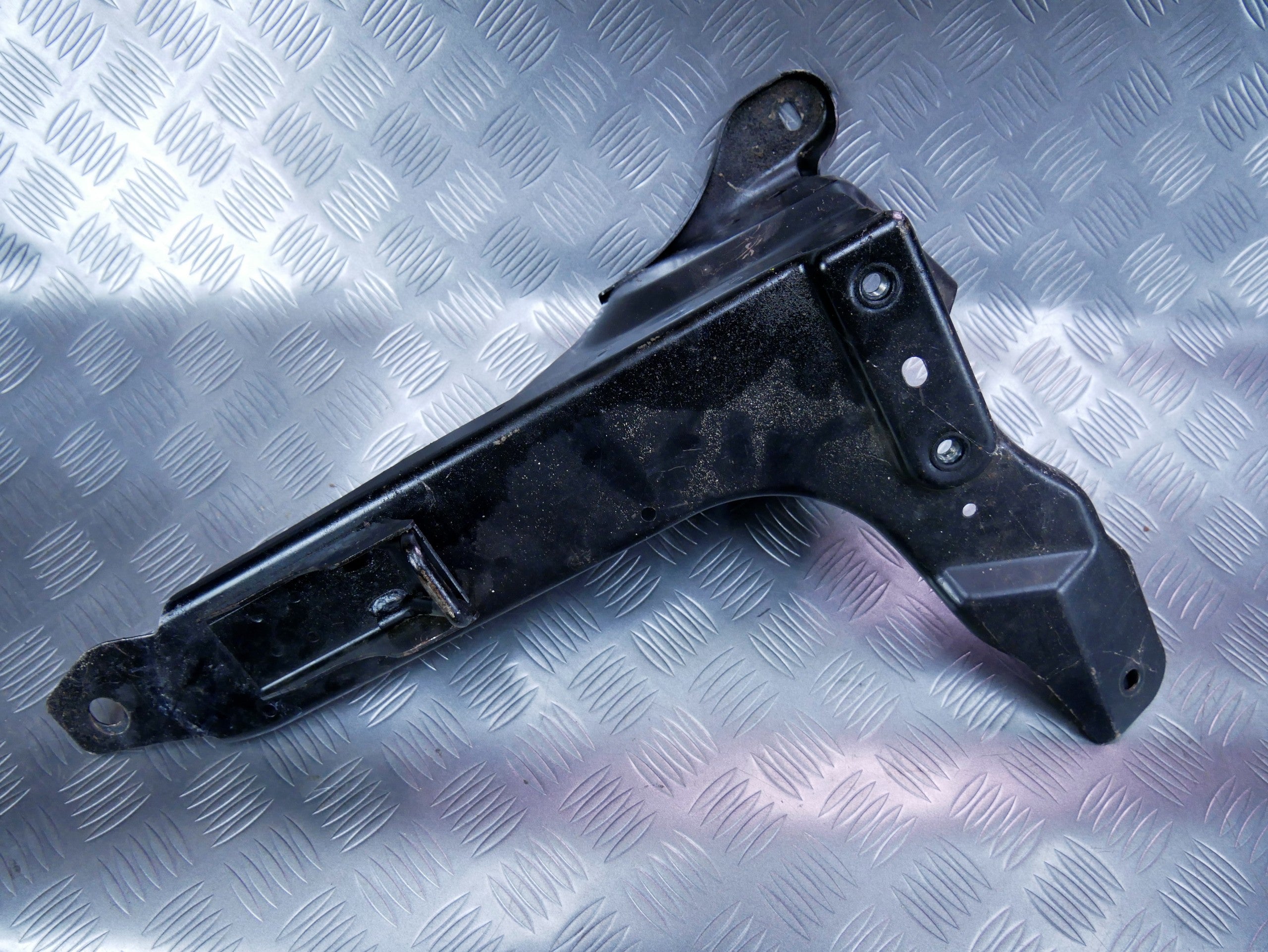 Stelaż mocowanie fotela 7L0885341D VW TOUAREG 7L