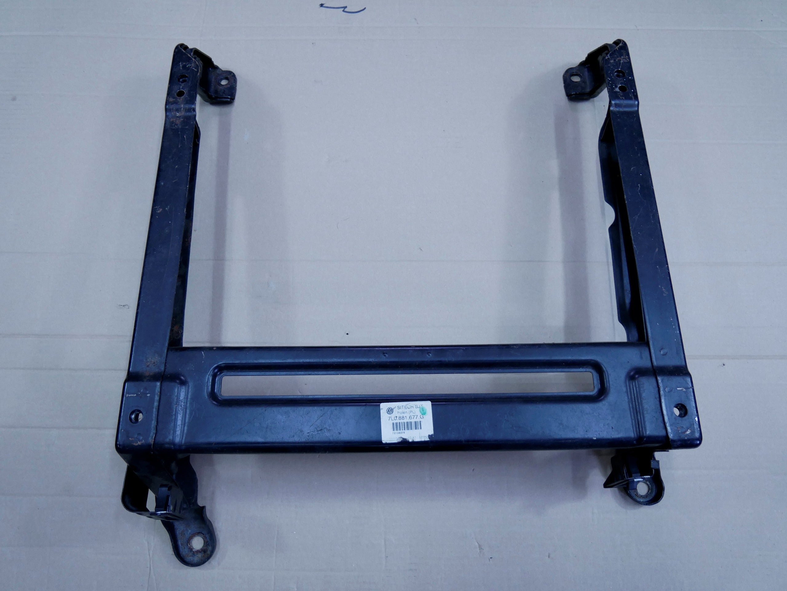 Stelaż mocowanie fotela przód lewy 7L0881677G TOUAREG 7L