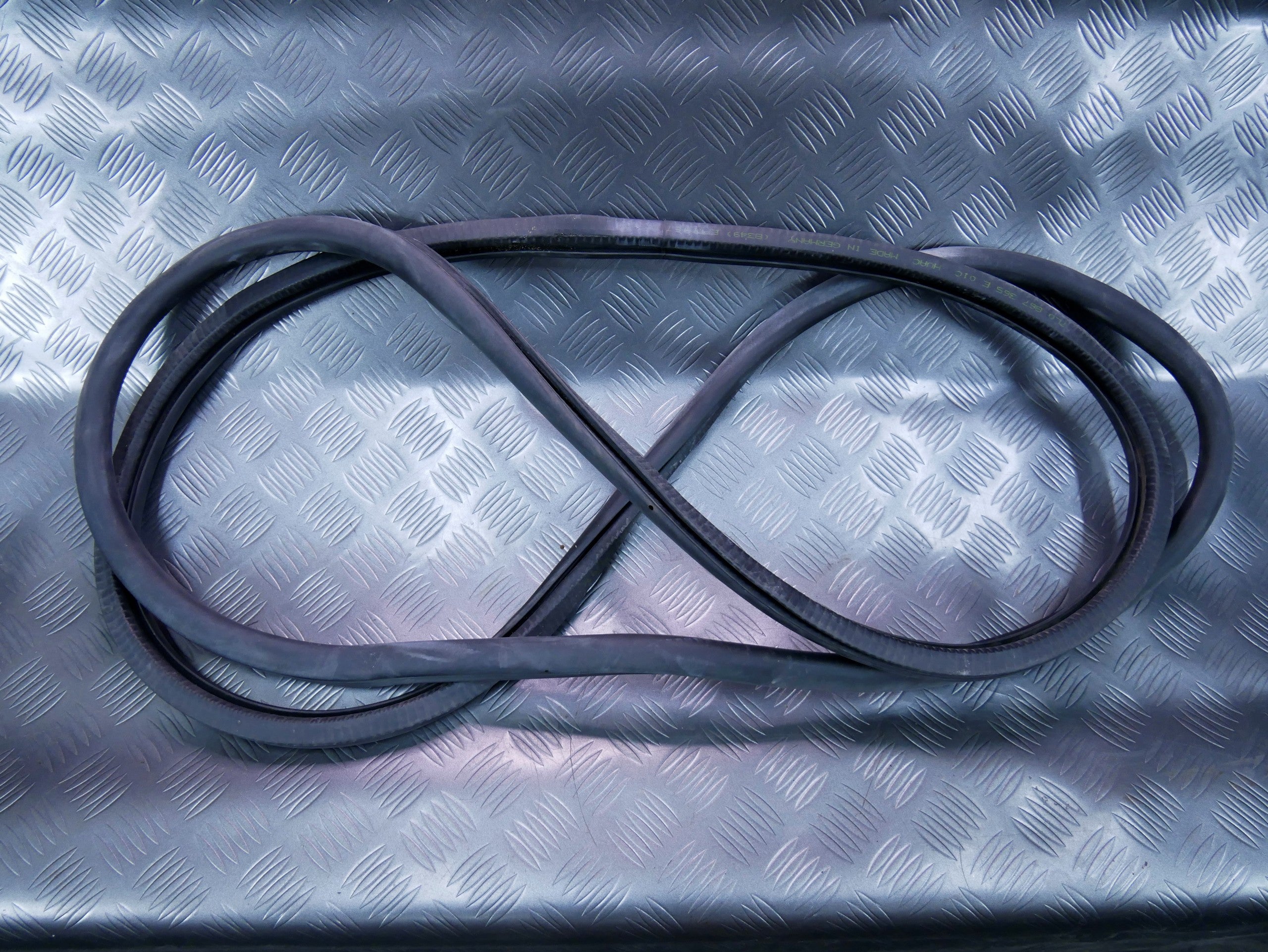 Uszczelka drzwi przód prawa lewa 7L0867365E VW TOUAREG 7L