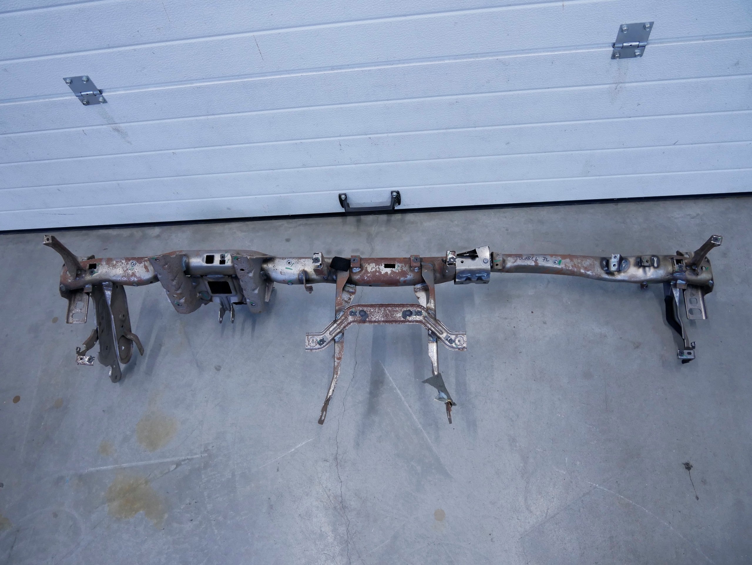 Belka stelaż konsoli 7L0857012 VW TOUAREG 7L