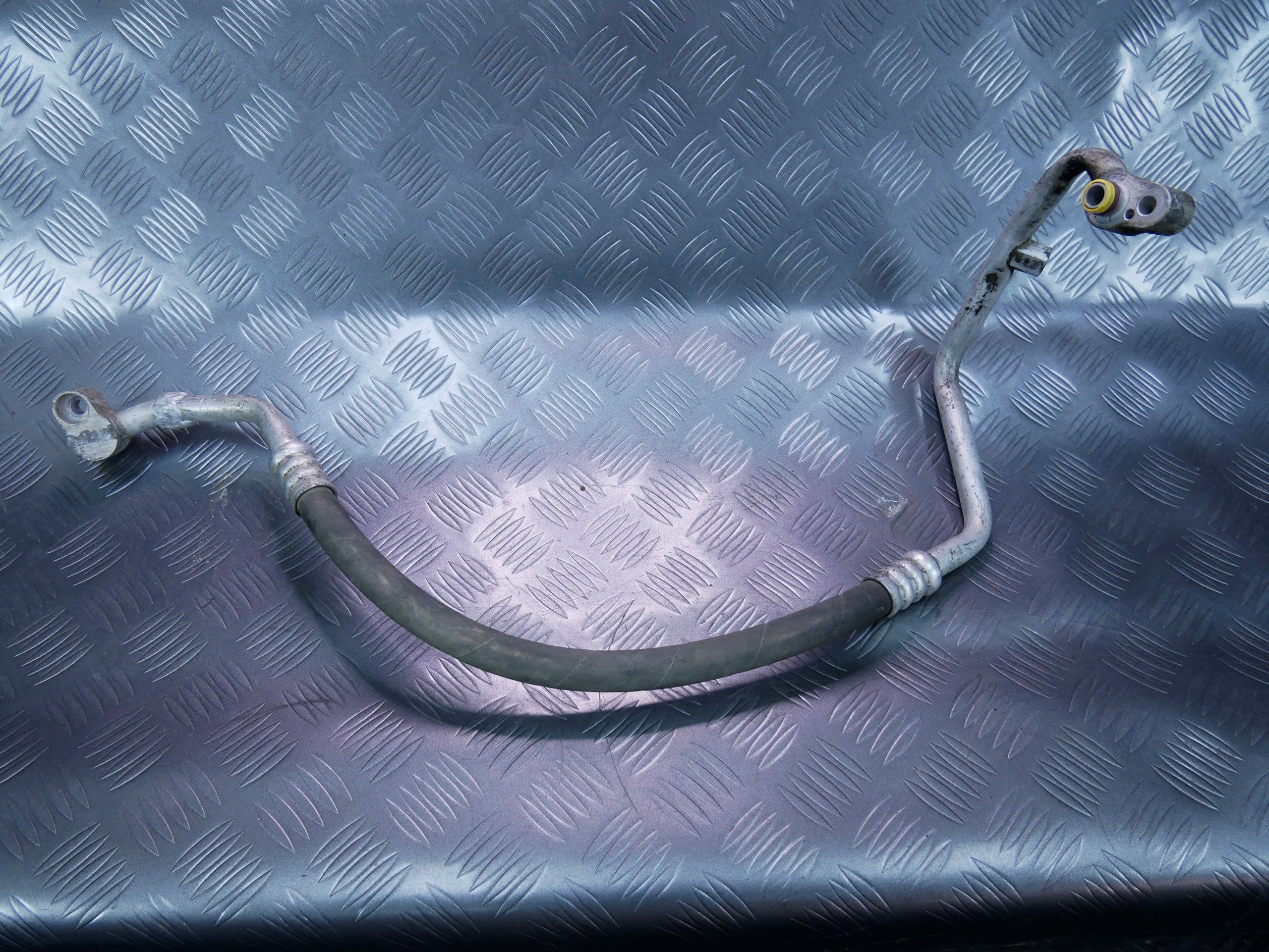 Rurka przewód klimatyzacji 7L6820721AB VW TOUAREG 7L