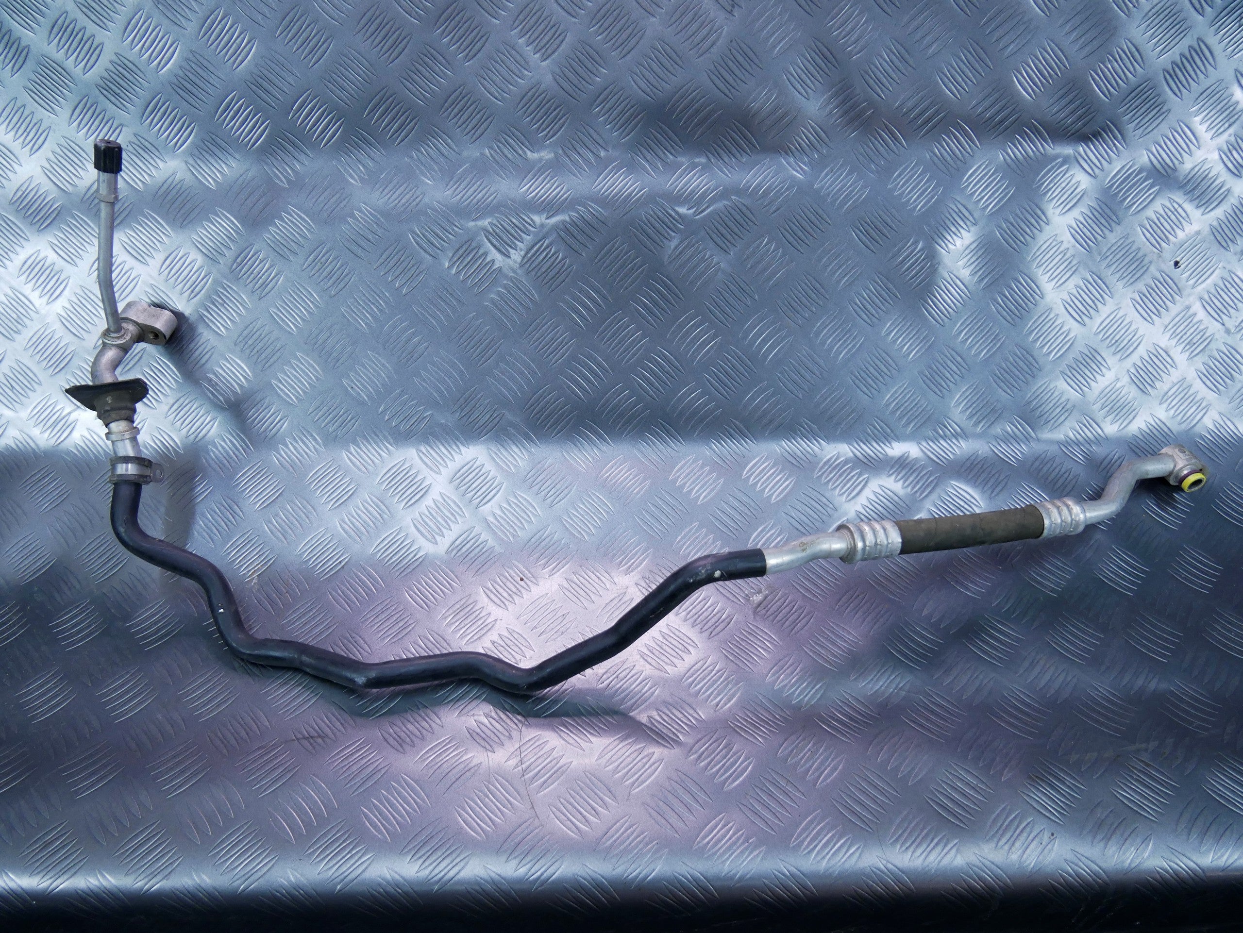 Rurka przewód klimatyzacji 7L6820743E VW TOUAREG 7L