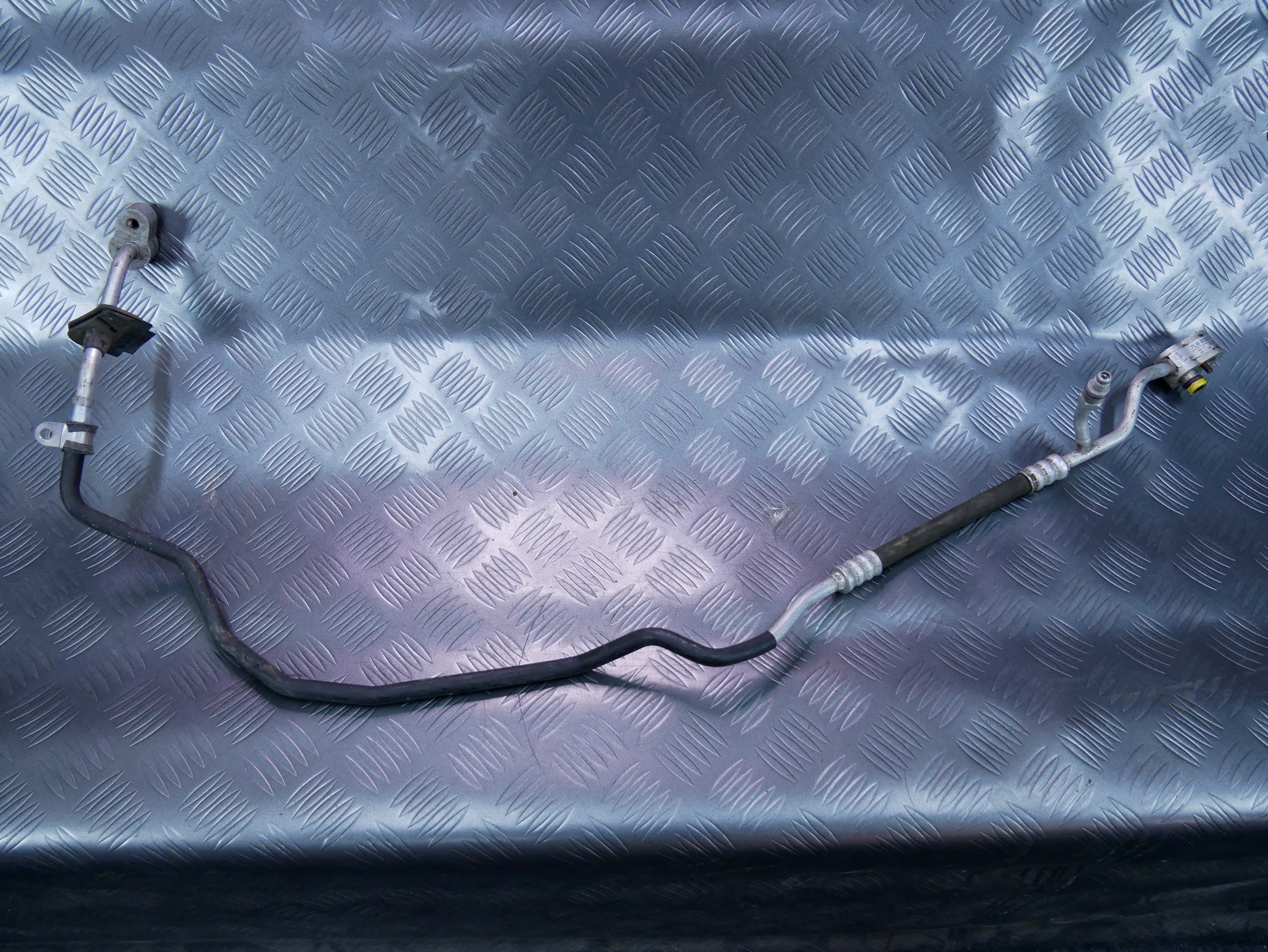 Rurka przewód klimatyzacji 7L6820741D VW TOUAREG 7L