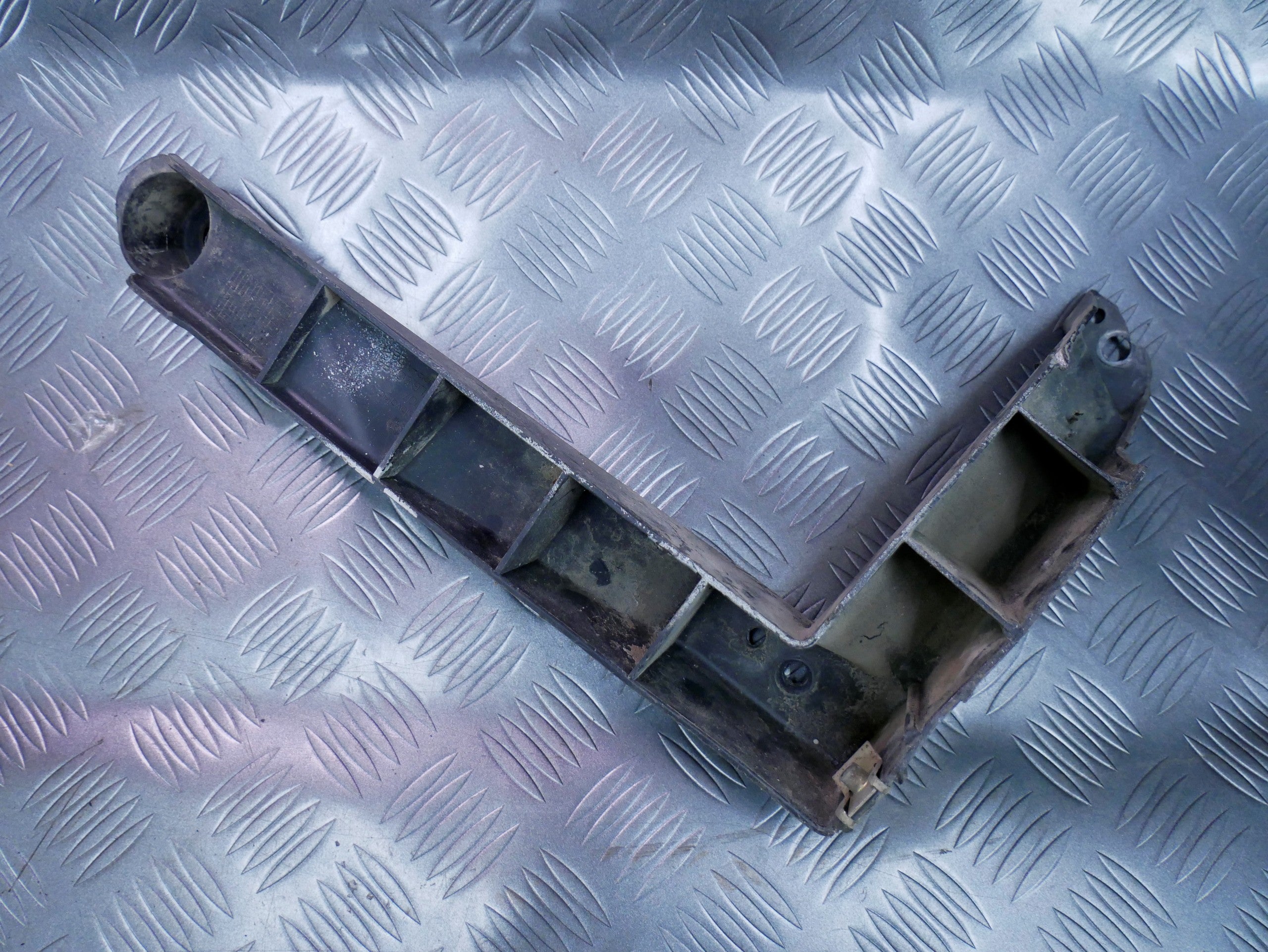 Ślizg zderzaka tył tylny lewy 7L6807861 VW TOUAREG 7L