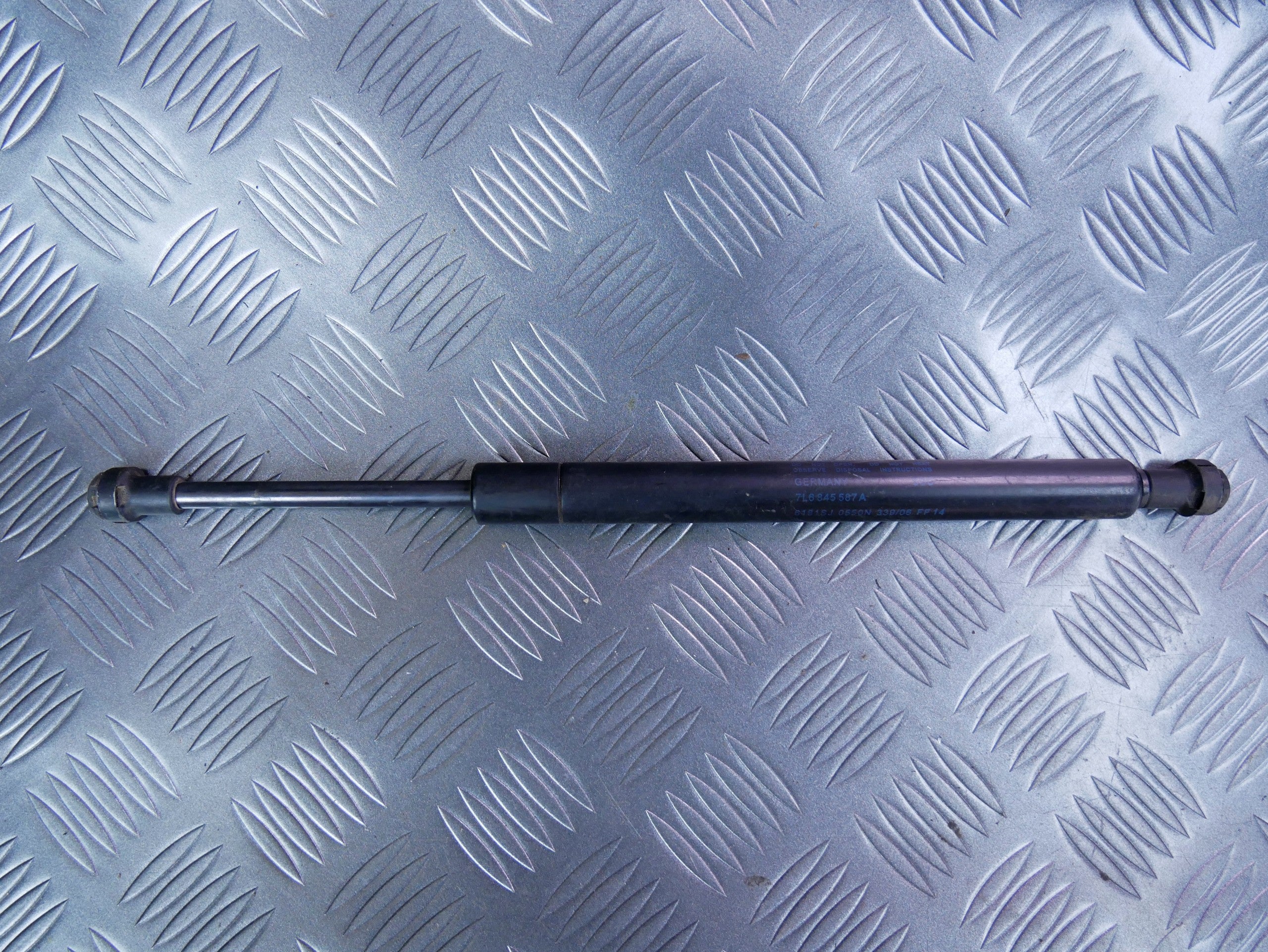 Siłownik teleskop klapy tył 7L6845587A VW TOUAREG 7L