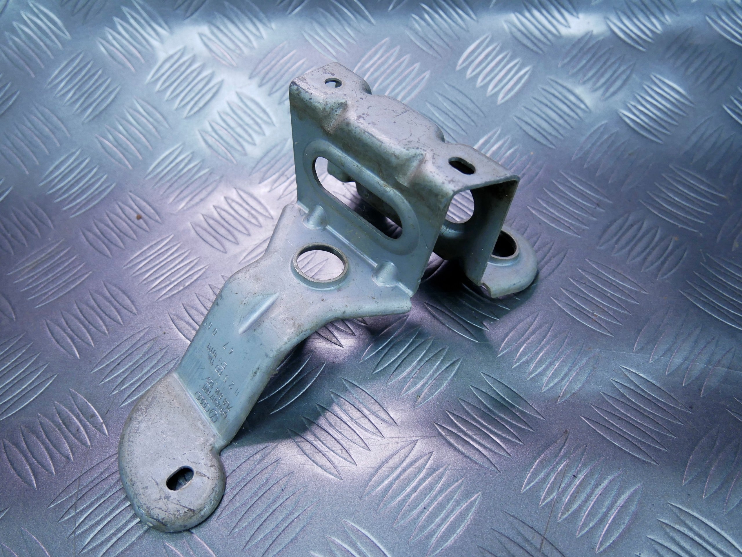 Mocowanie pompy ABS 7L8614125 VW TOUAREG 7L