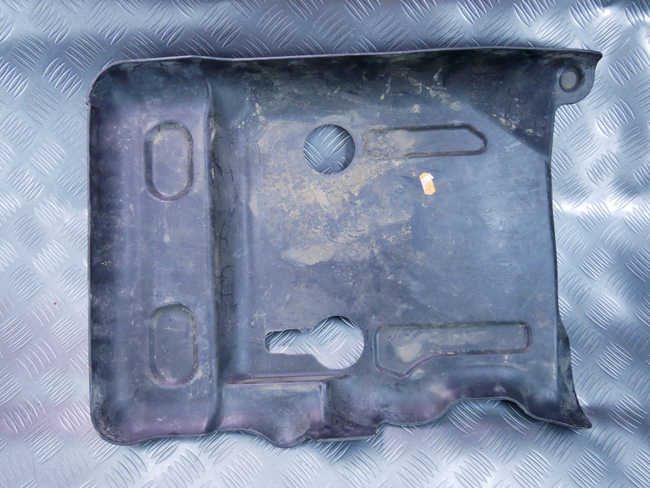 Osłona baku podwozia lewa 7L0201979 VW TOUAREG 7L