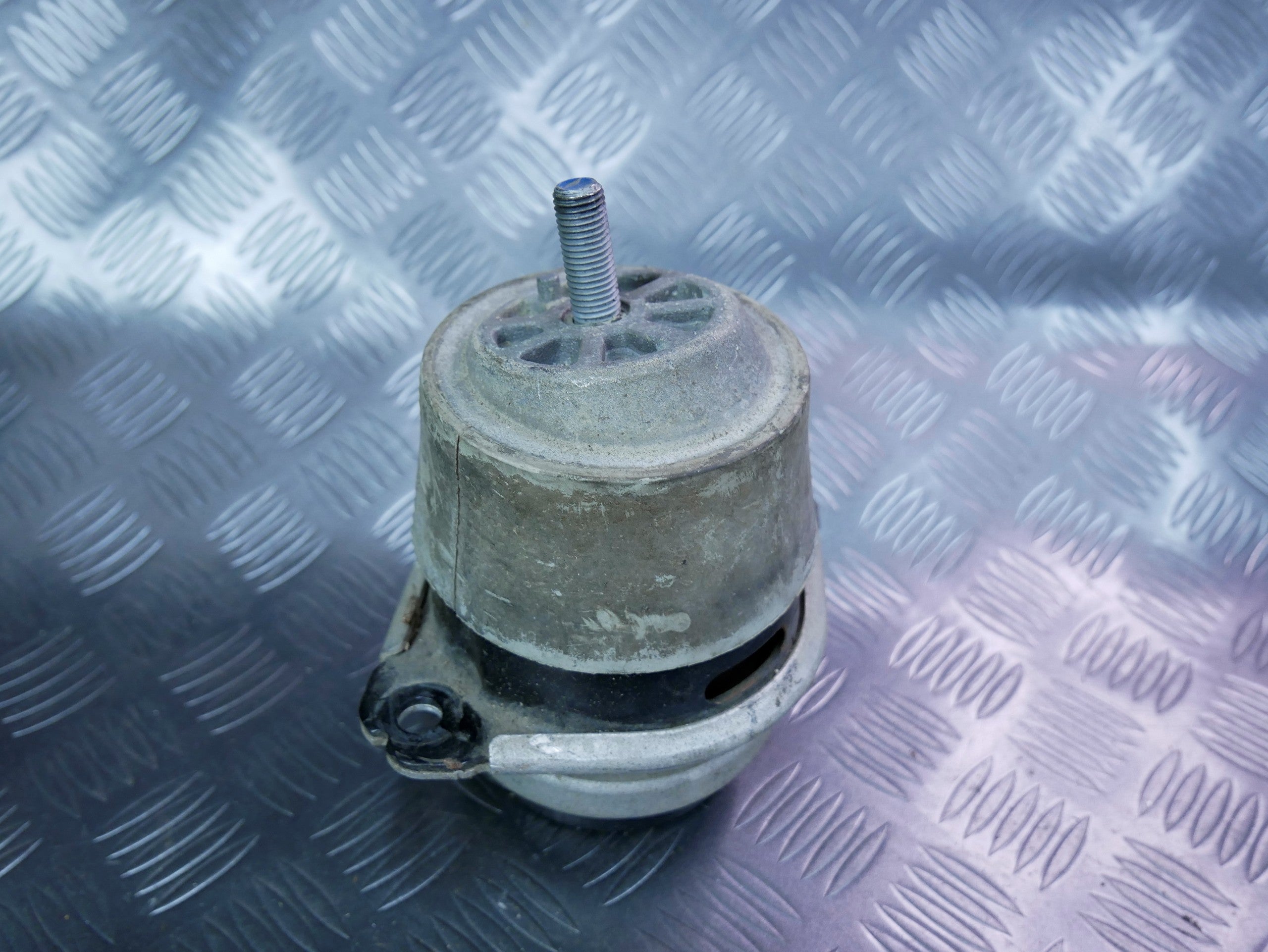 Łapa poduszka silnika 7L8199131A VW TOUAREG 7L 3.0 TDI