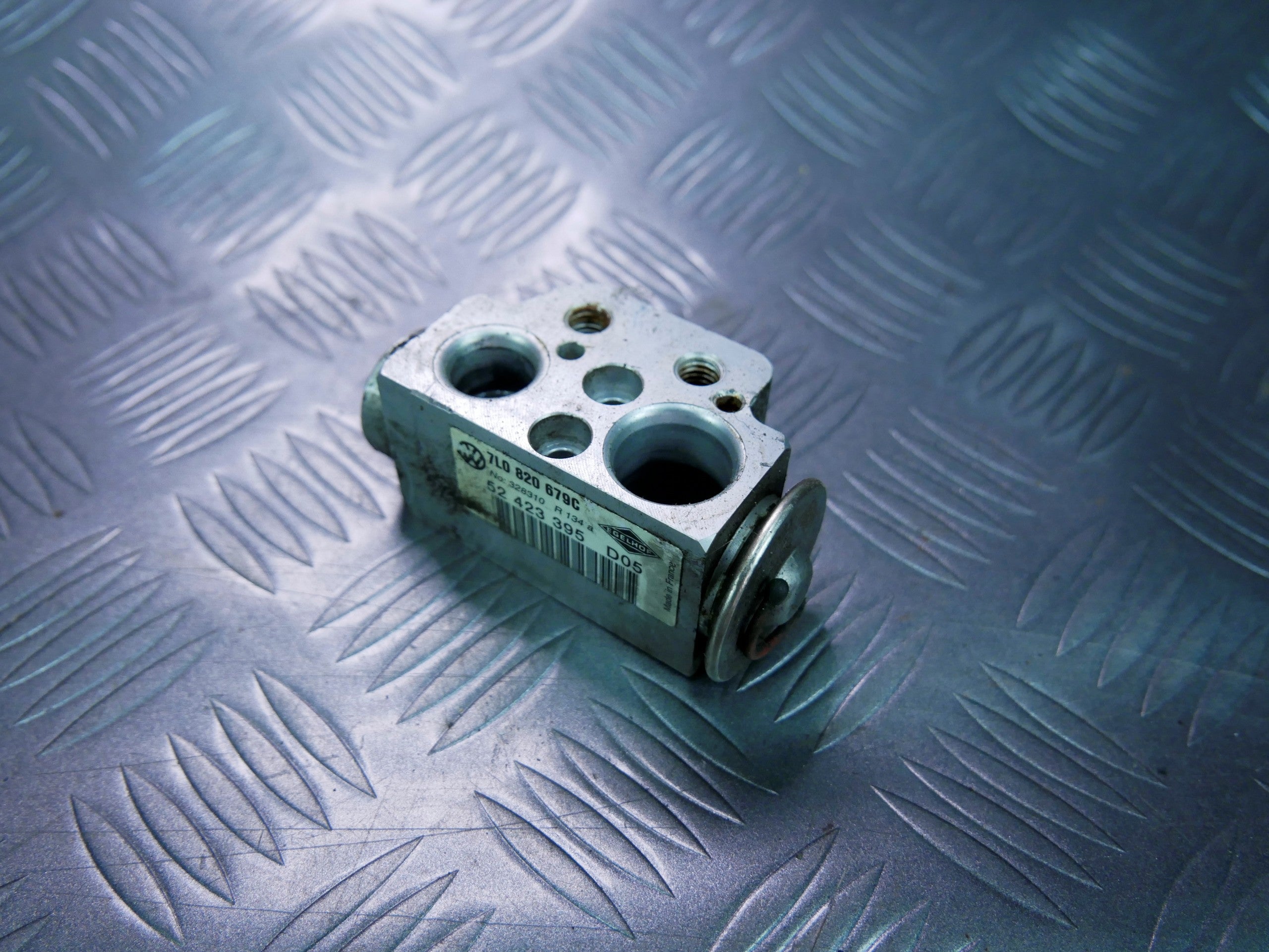 Zawór rozprężny klimatyzacji 7L0820679C VW TOUAREG 7L