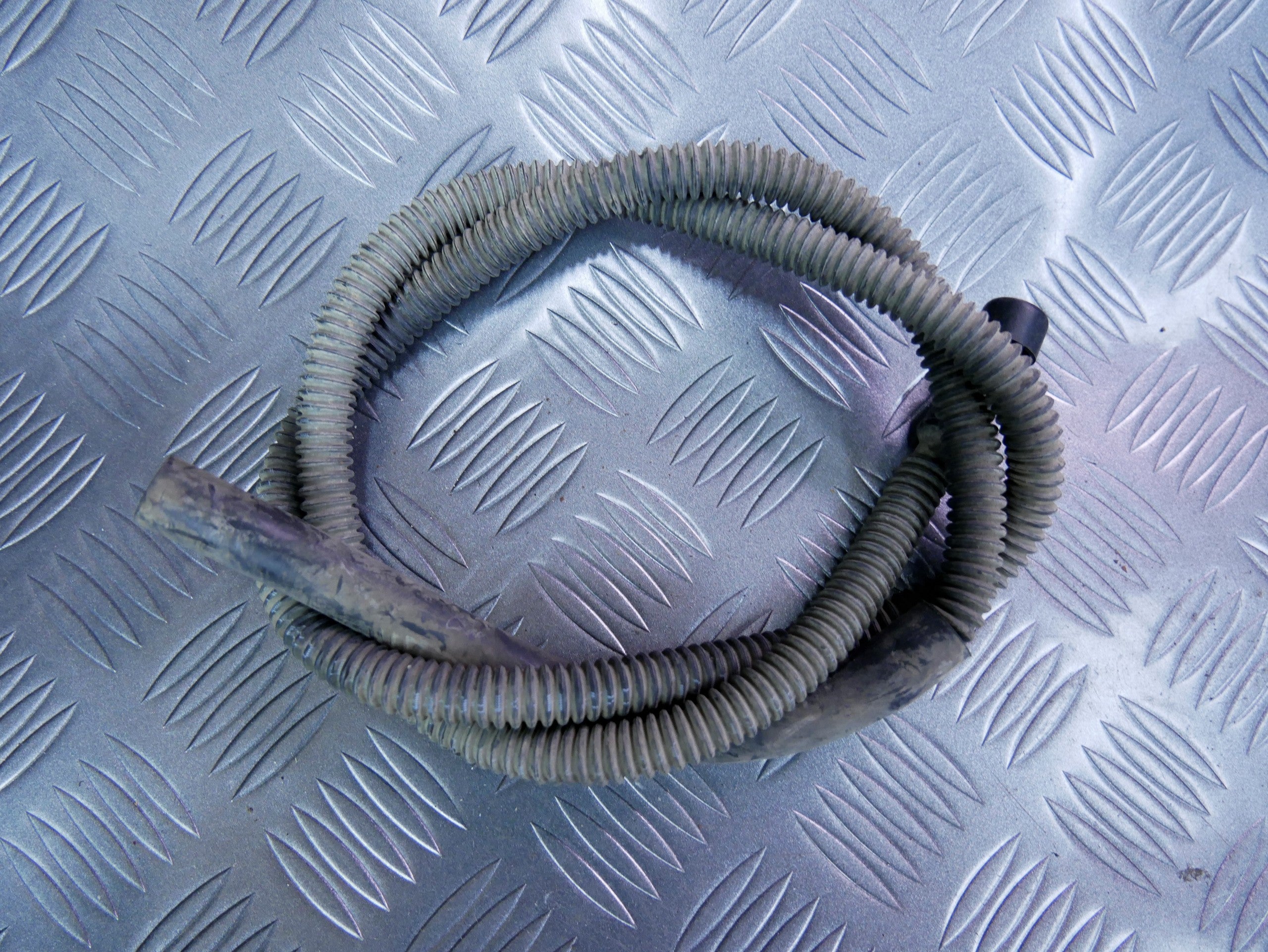 Wąż odpowietrzający reduktor 0AA301047 VW TOUAREG