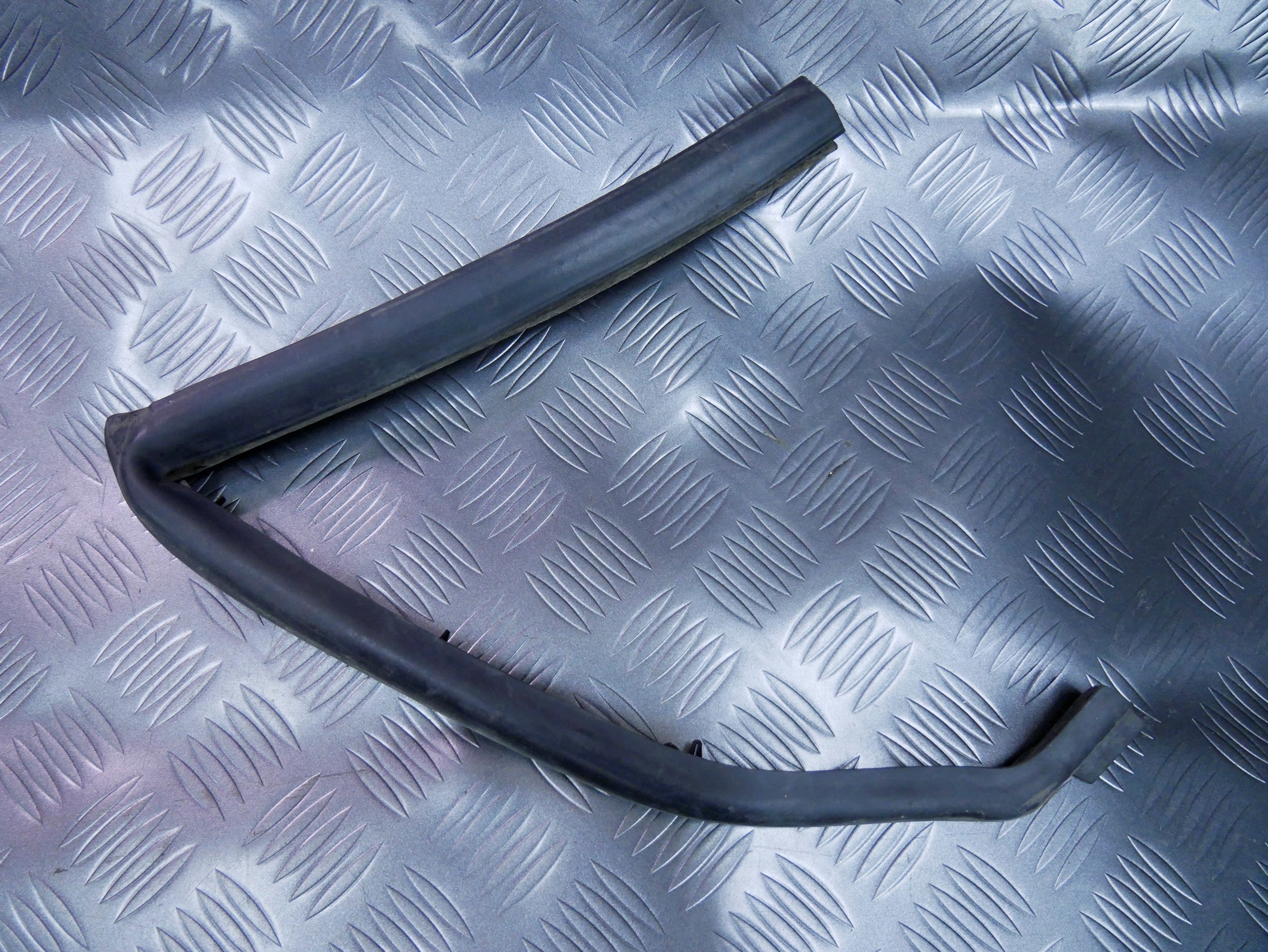 Uszczelka drzwi tył lewa 7L0839761A VW TOUAREG 7L