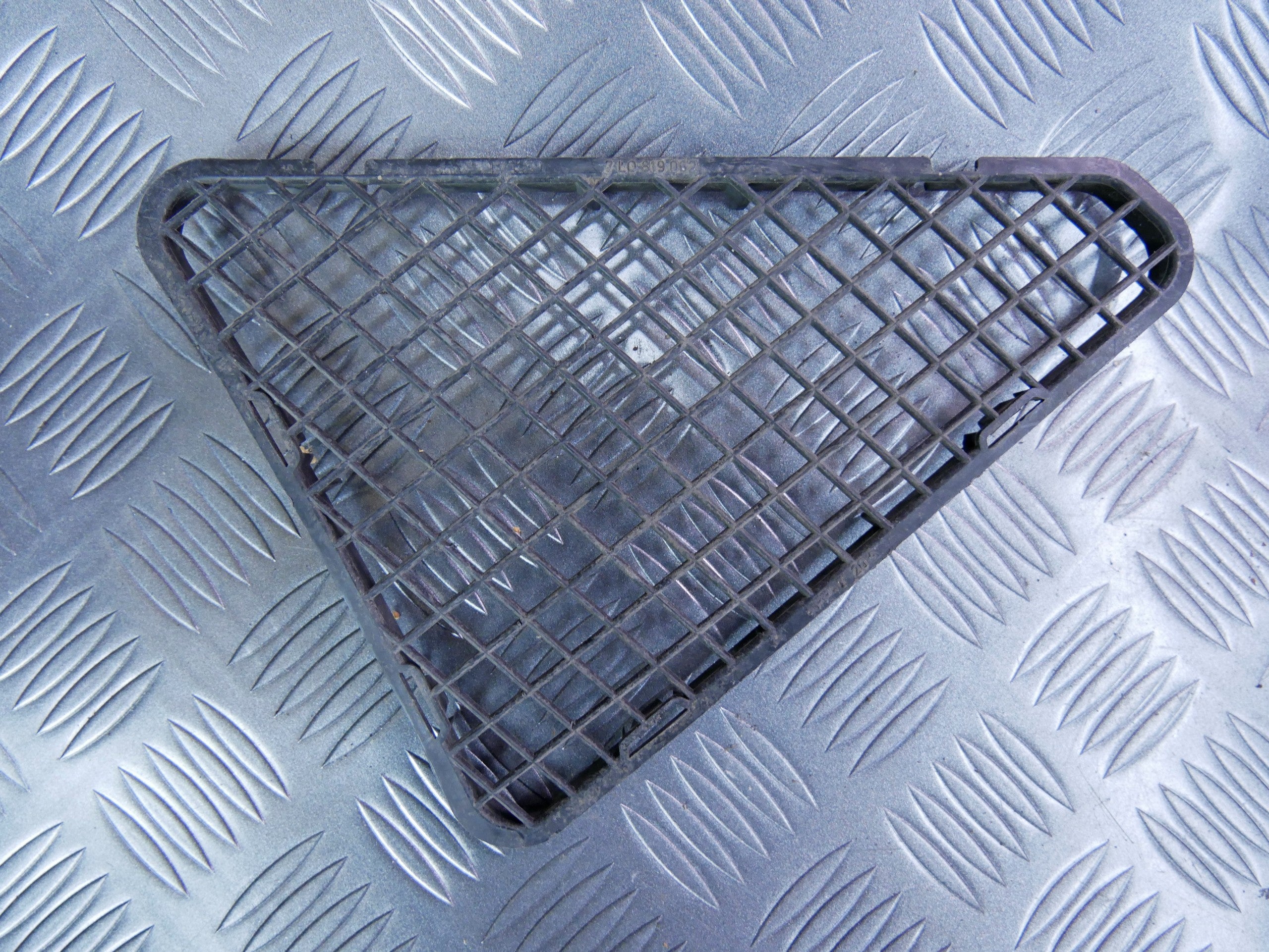 Siatka wlotu łapacza powietrza 7L0819062 VW TOUAREG 7L