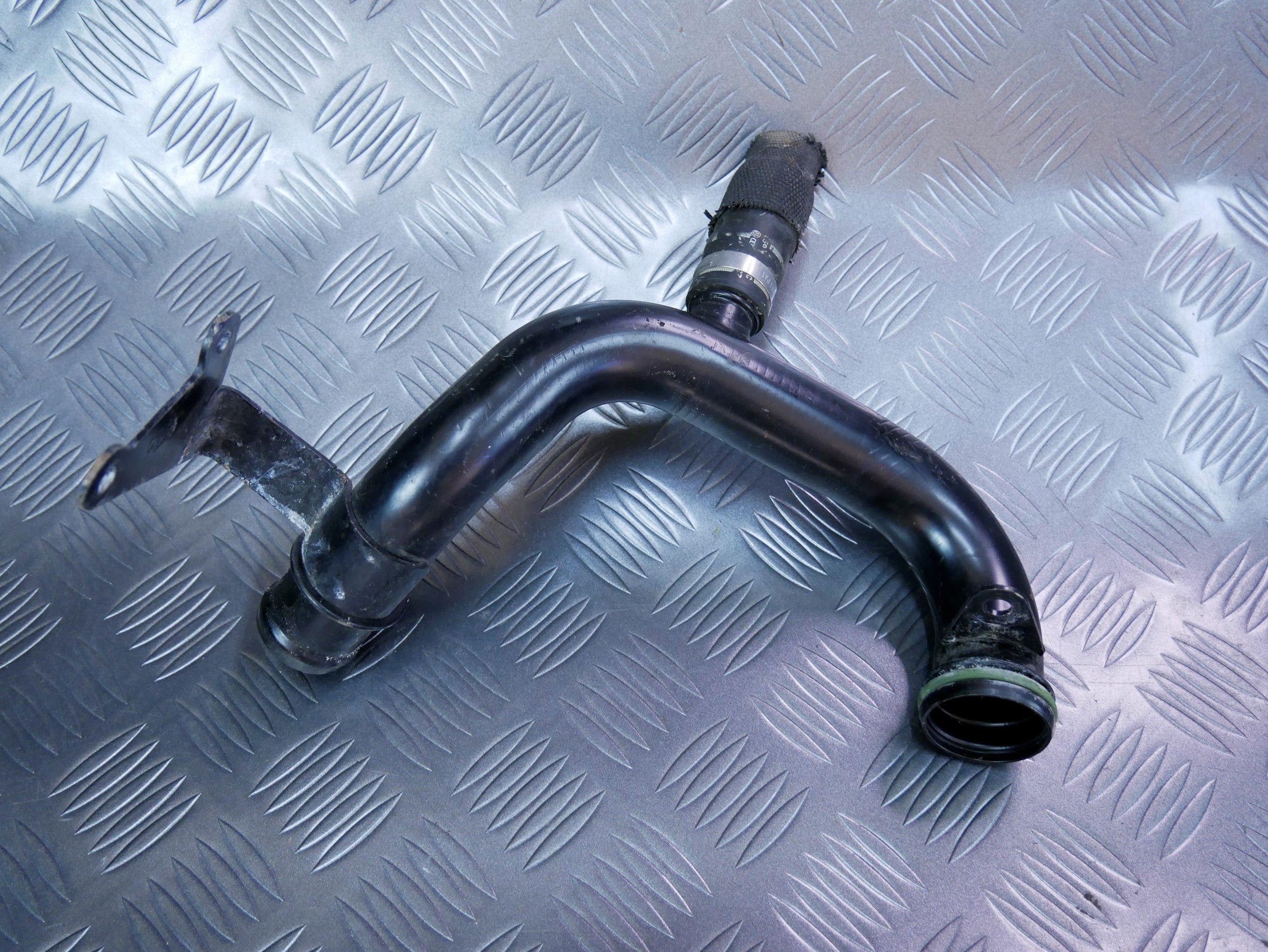 Rura wąż przewód wody 059121071BF VW TOUAREG 7L 3.0 TDI