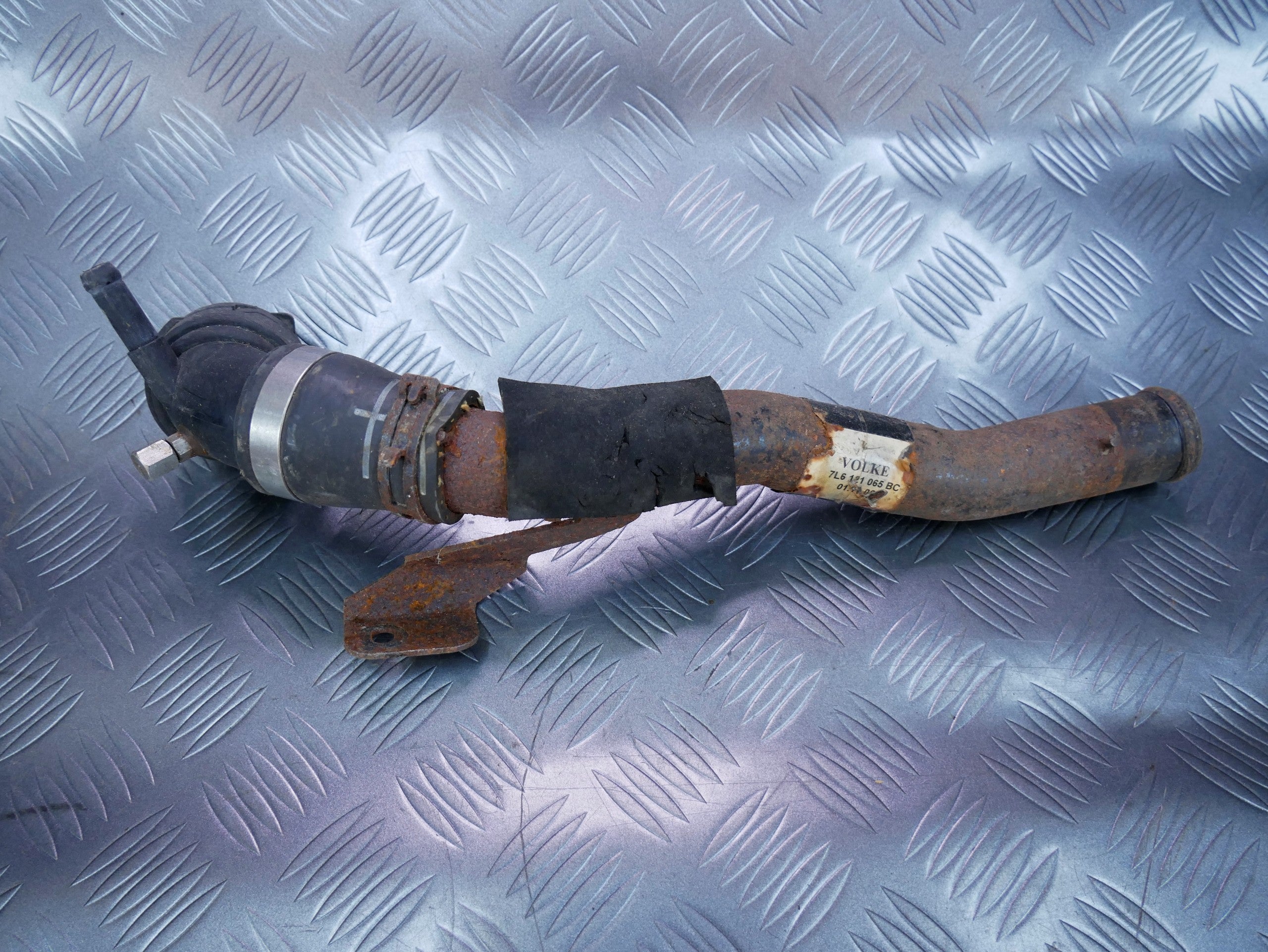 Rura wąż przewód wody 7L6121065BC VW TOUAREG 7L 3.0 TDI