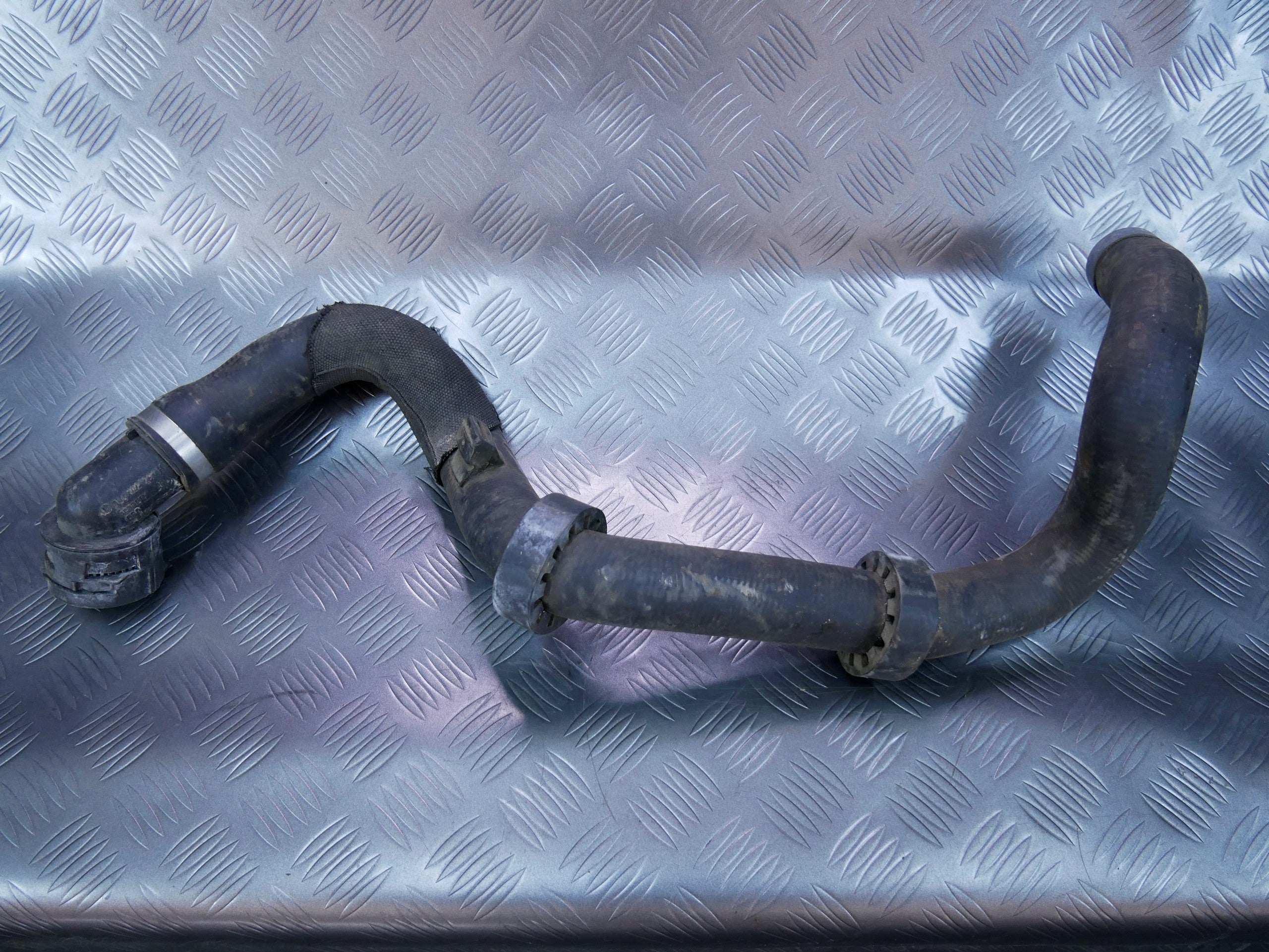 Rura wąż przewód wody 7L6122101L VW TOUAREG 7L 3.0 TDI