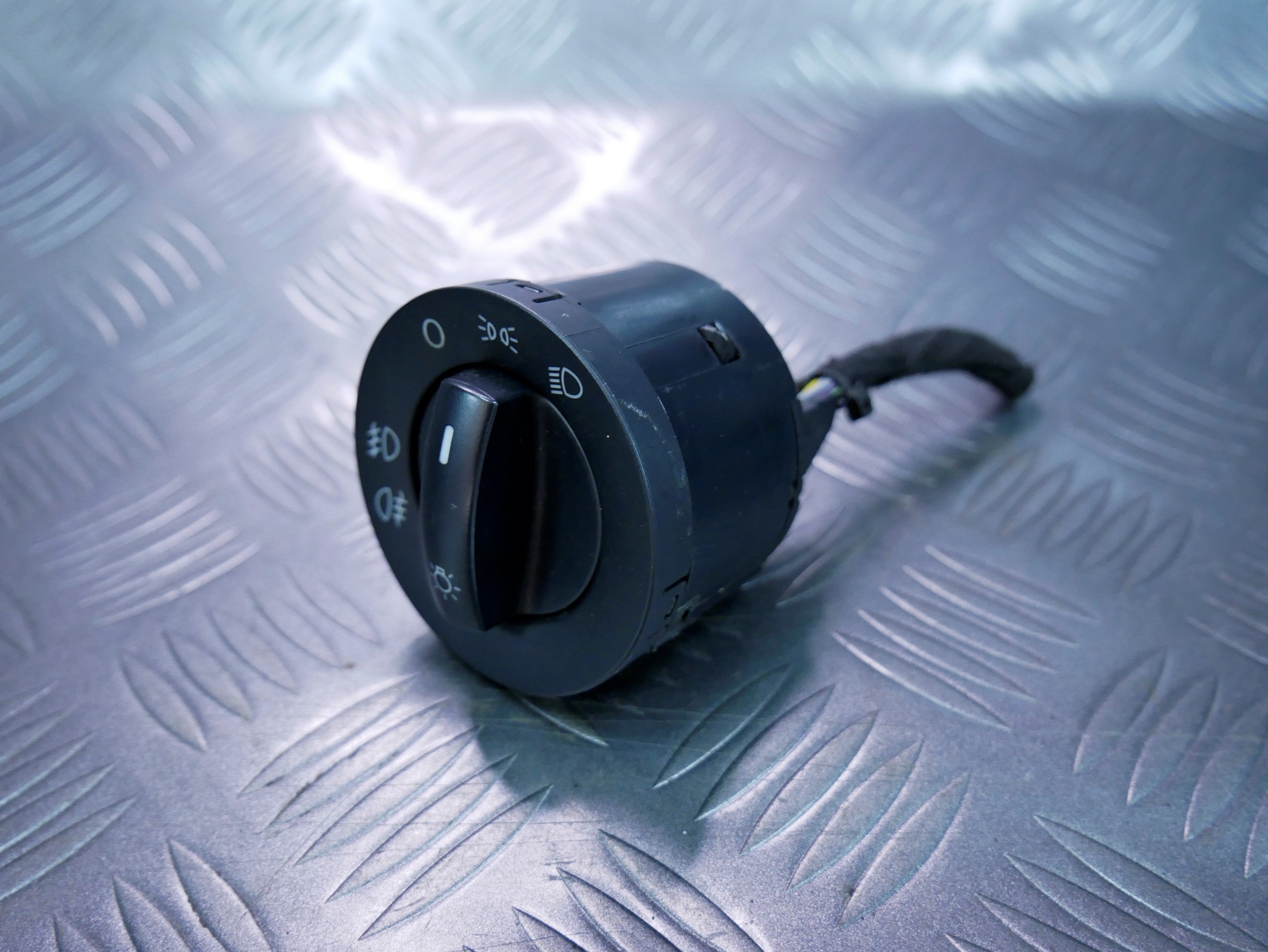 Włącznik przełącznik świateł 7L6941431Q VW TOUAREG 7L