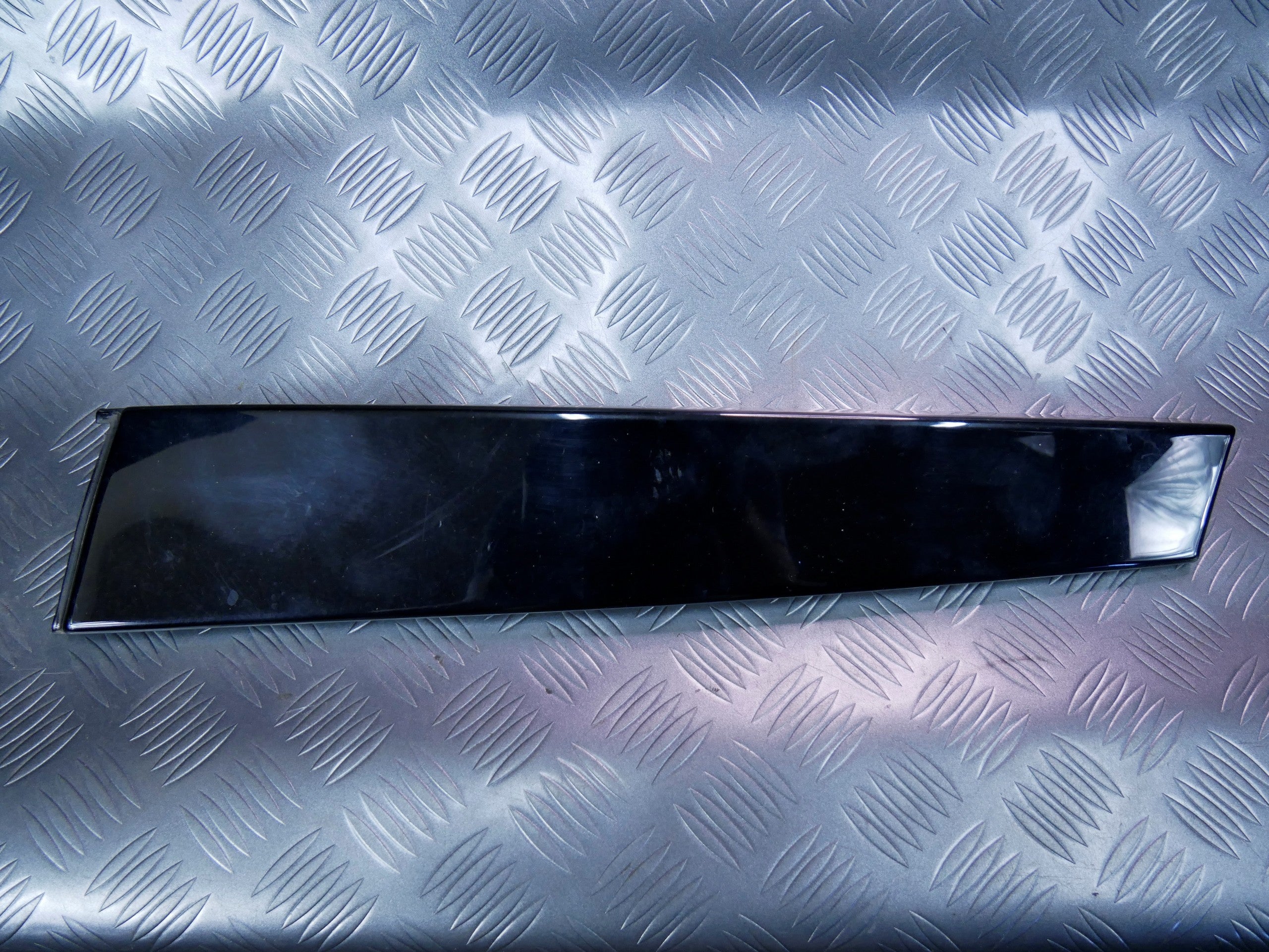 Listwa drzwi zewnętrzna tył tylna prawa 7L6853318D VW TOUAREG 7L